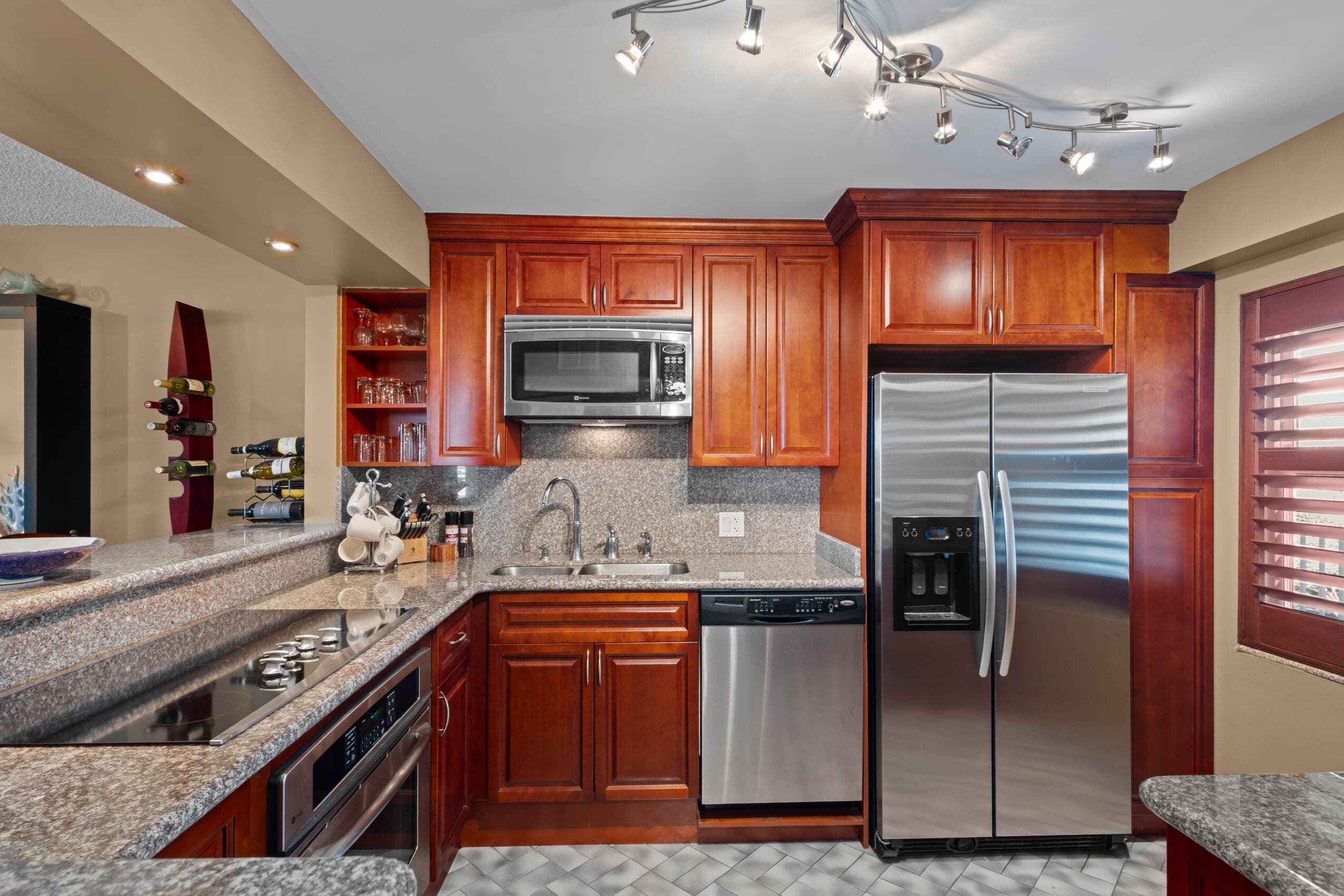 3520 Oaks Way 510, Pompano Beach, FL 33069 — photo 2 of 36