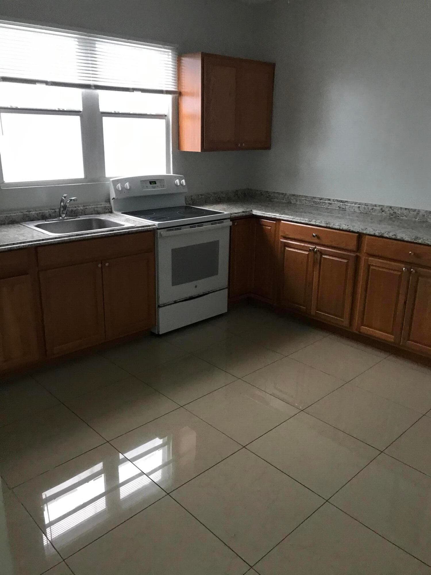 1021 SW 5th Street, Miami, FL 33130 — photo 10 of 12
