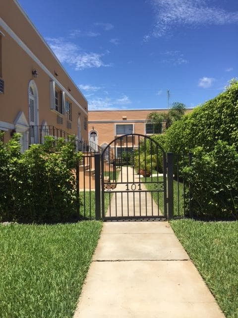101 S Golfview Road 16, Lake Worth Beach, FL 33460 — photo 1 of 16