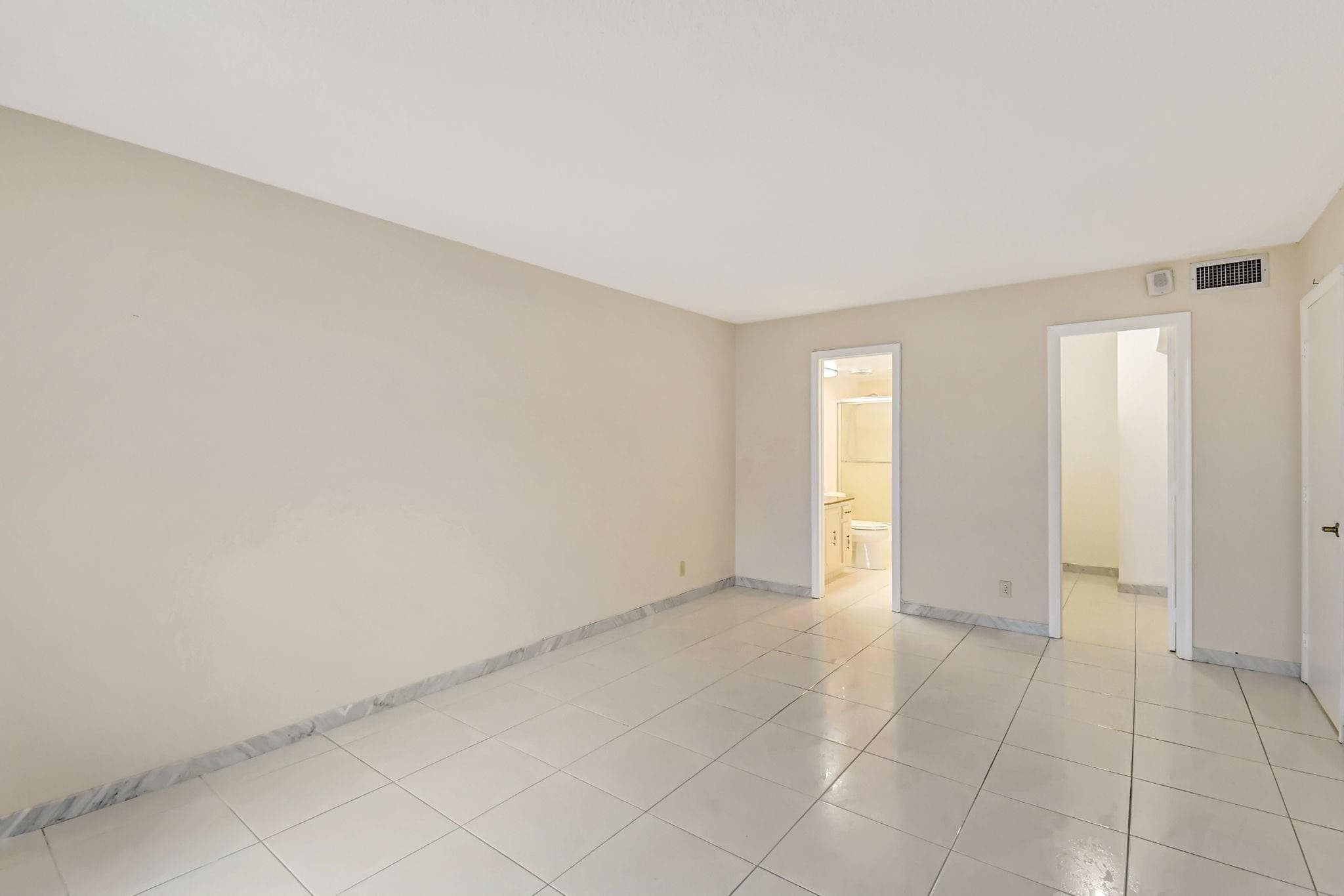 531 N Ocean Boulevard 805, Pompano Beach, FL 33062 — photo 11 of 28