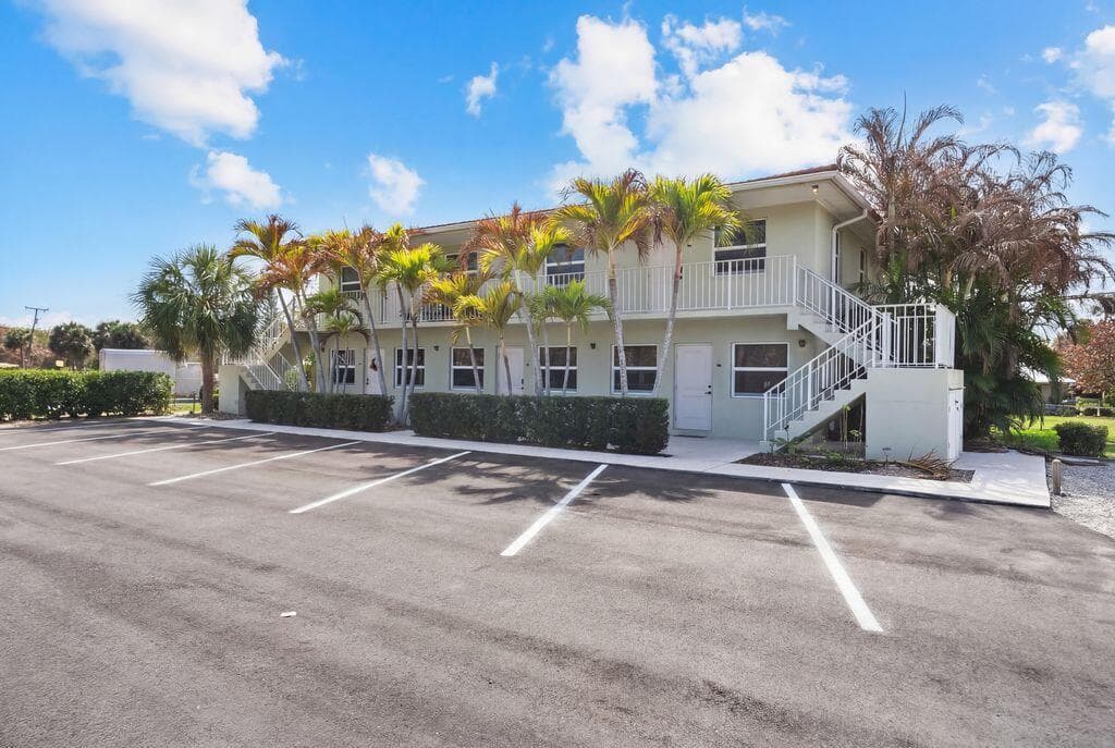 2319 Tamarind Drive 102, Fort Pierce, FL 34949 — photo 3 of 28