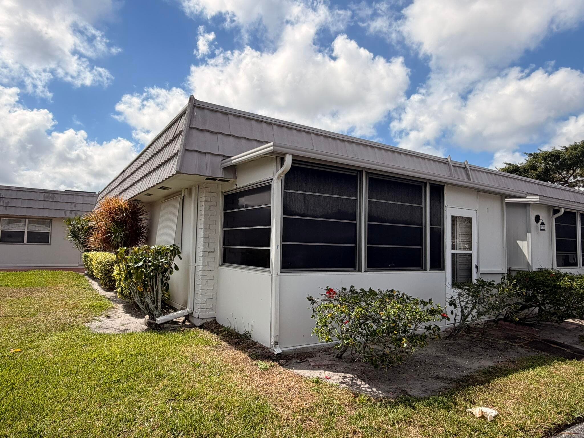 43 Valencia B, Delray Beach, FL 33446 — photo 3 of 23