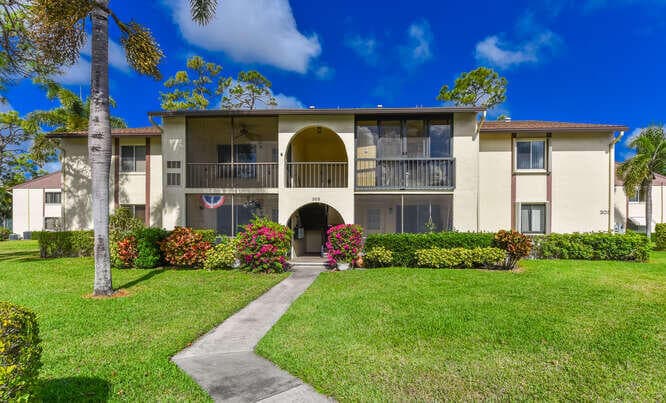 305 Knotty Pine Circle D-2, Greenacres, FL 33463 — photo 1 of 25