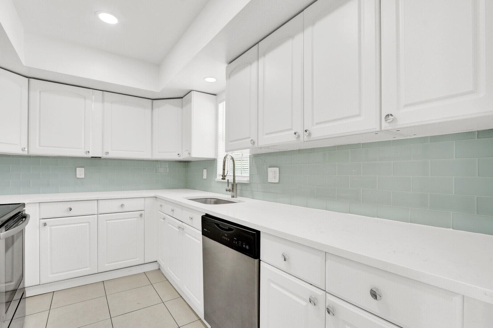 10249 N Military Trail Apt 201, Palm Beach Gardens, FL 33410 — photo 1 of 24
