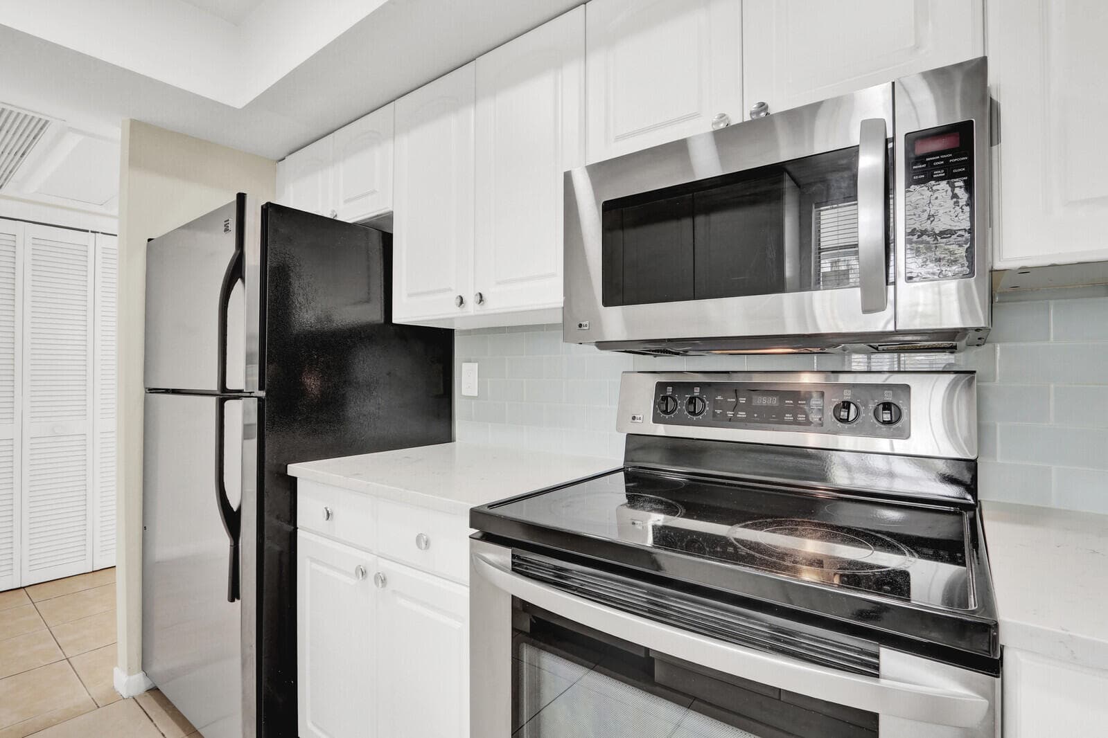 10249 N Military Trail Apt 201, Palm Beach Gardens, FL 33410 — photo 4 of 24