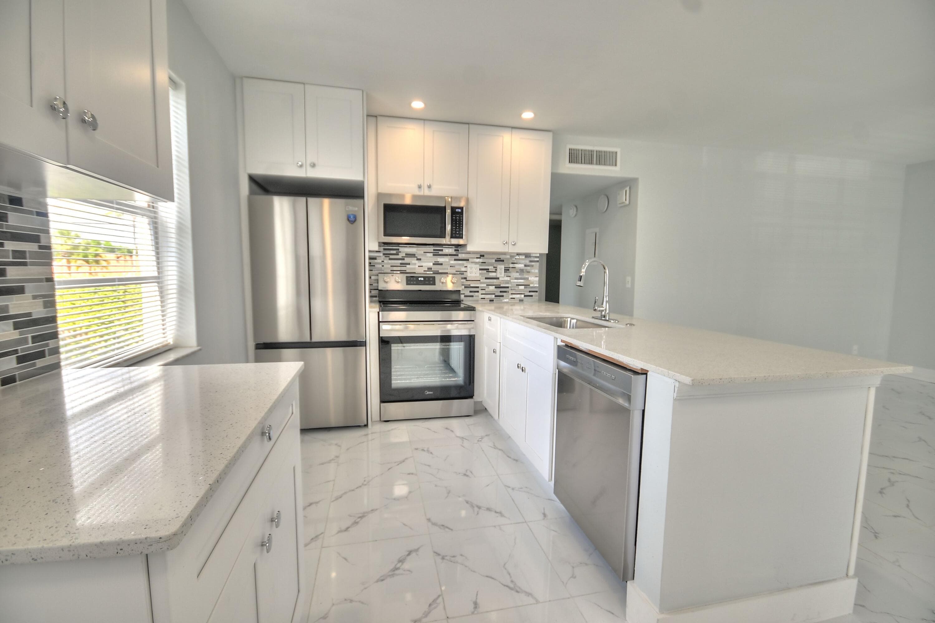 137 Normandy C 137, Delray Beach, FL 33484 — photo 9 of 17