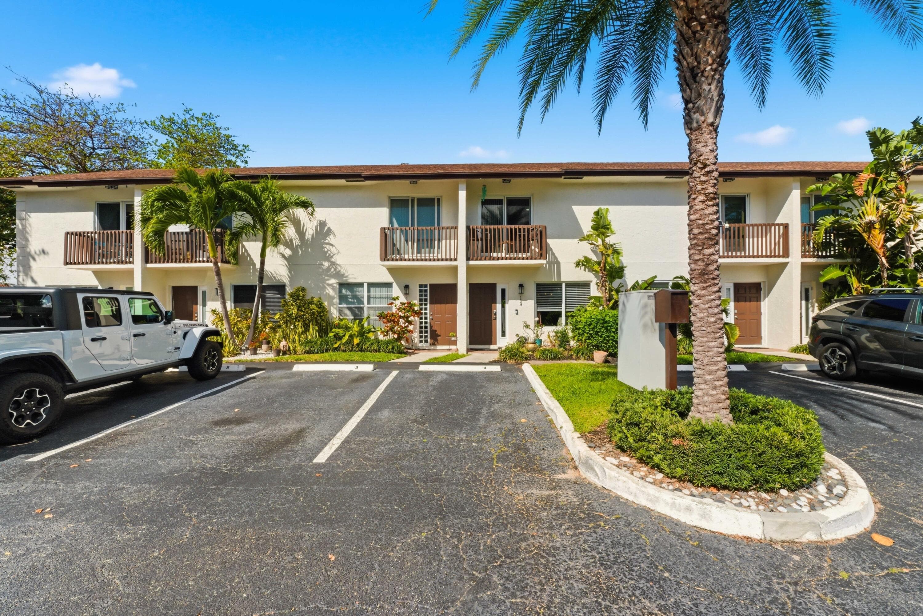 1917 NE 3rd Street 104, Deerfield Beach, FL 33441 — photo 2 of 35
