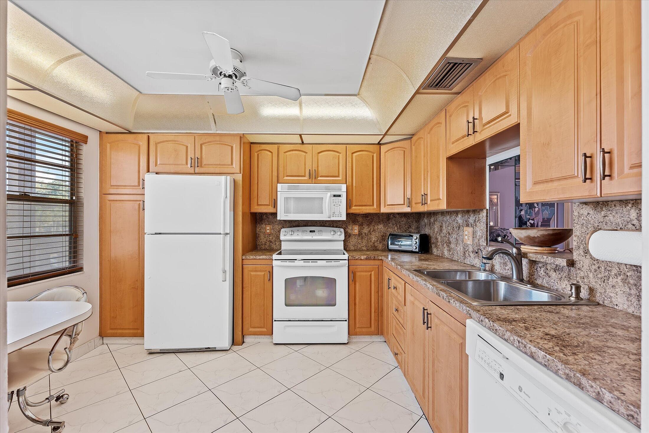 2303 Lucaya Lane G3, Coconut Creek, FL 33066 — photo 7 of 26