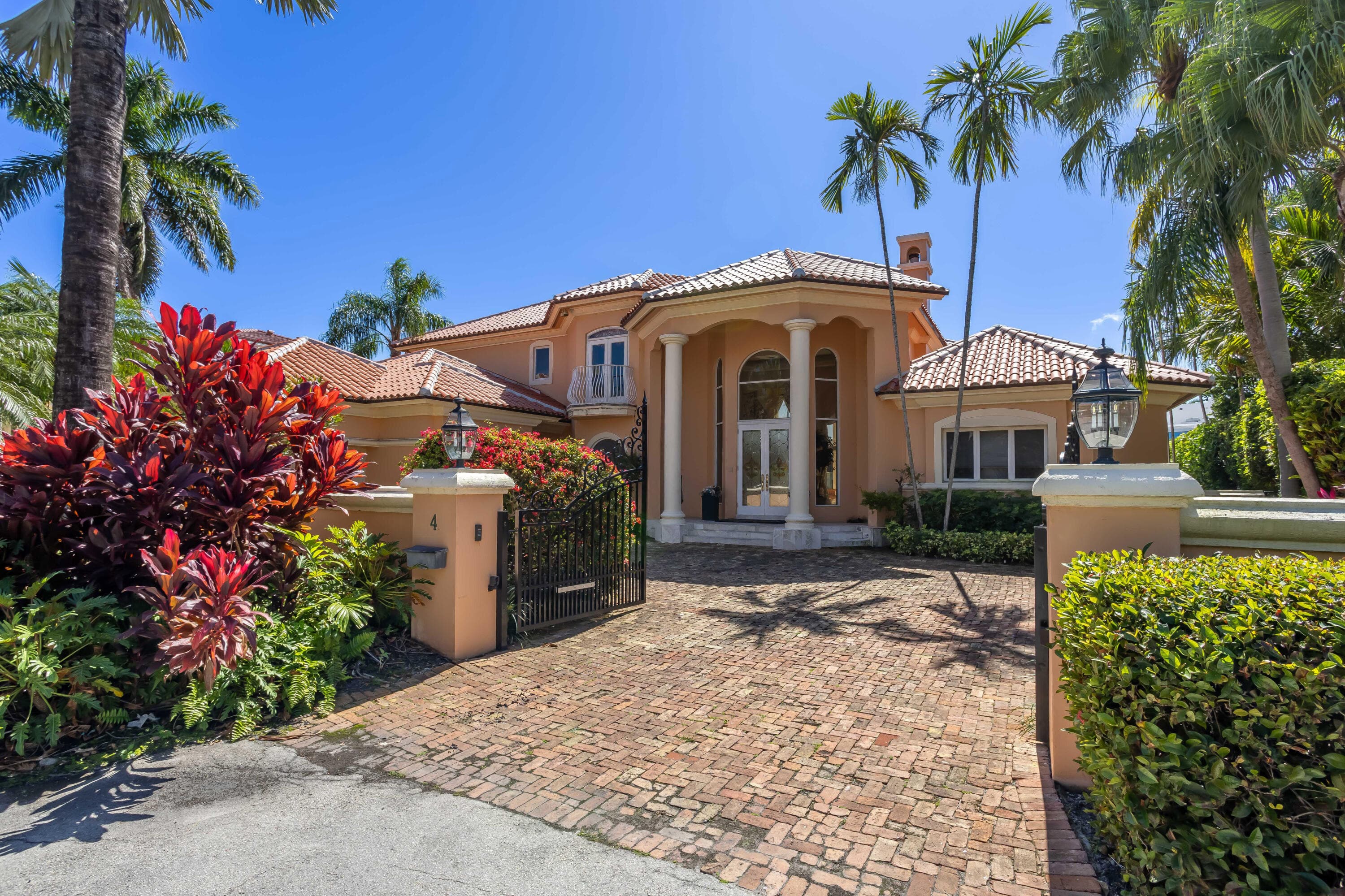 4 Isla Bahia Drive, Fort Lauderdale, FL 33316 — photo 1 of 18
