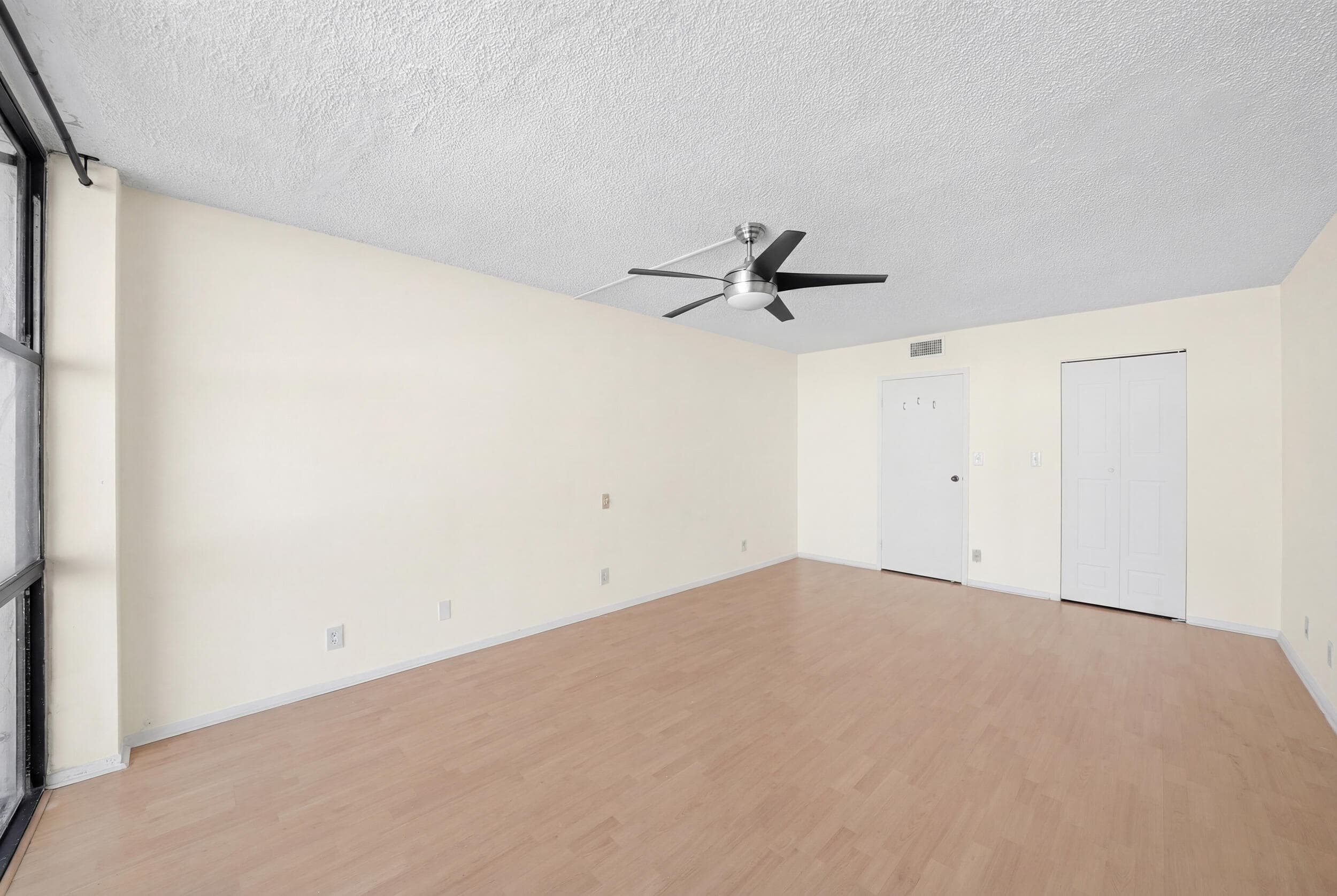 1000 Parkview Drive 1006, Hallandale Beach, FL 33009 — photo 13 of 19