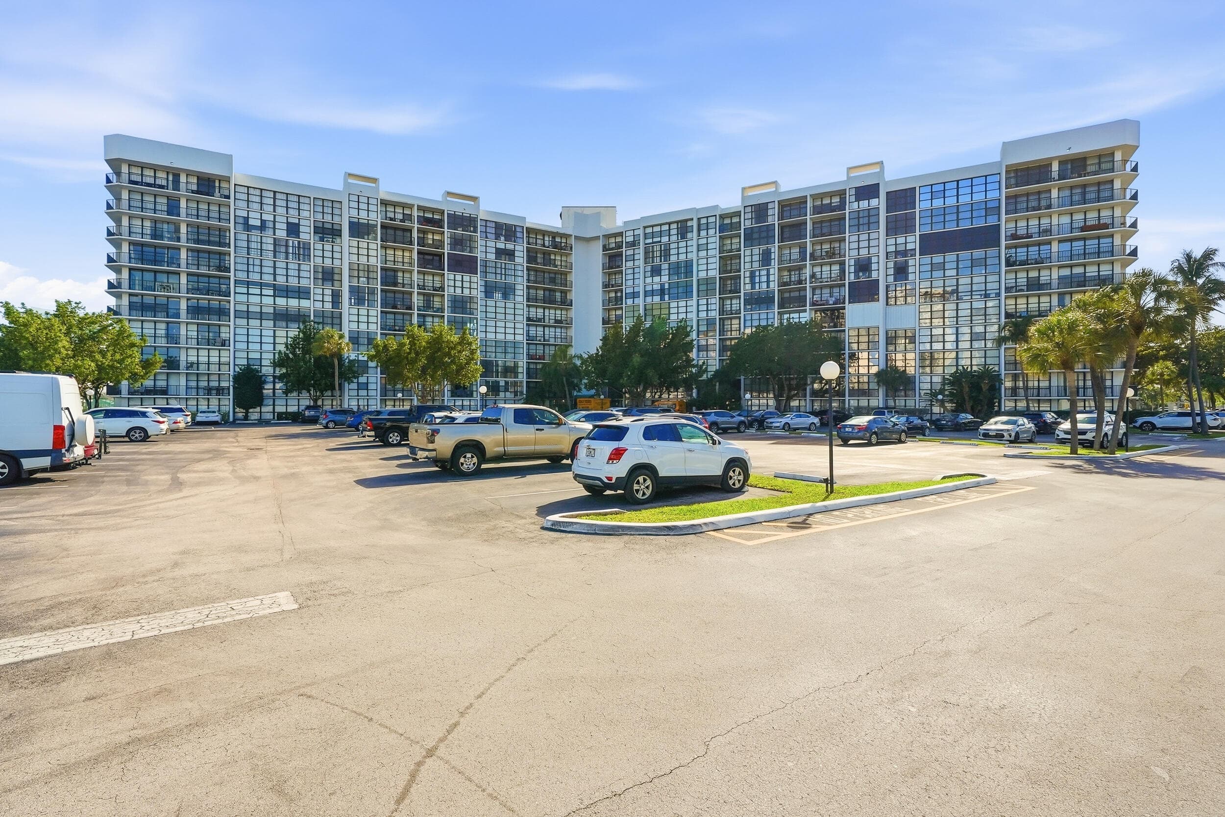 1000 Parkview Drive 1006, Hallandale Beach, FL 33009 — photo 18 of 19