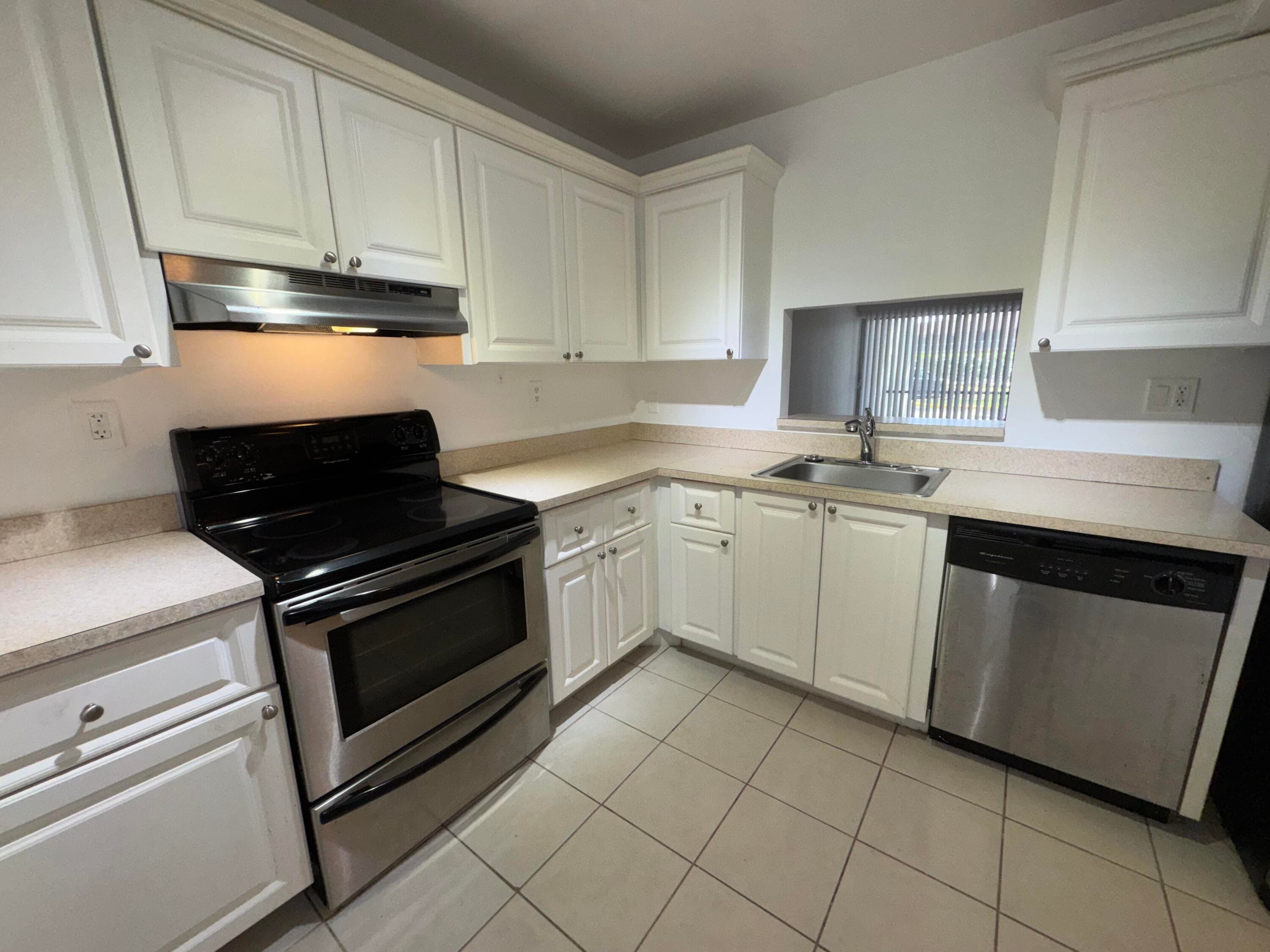 701 N Pine Island Road 105, Plantation, FL 33324 — photo 15 of 23