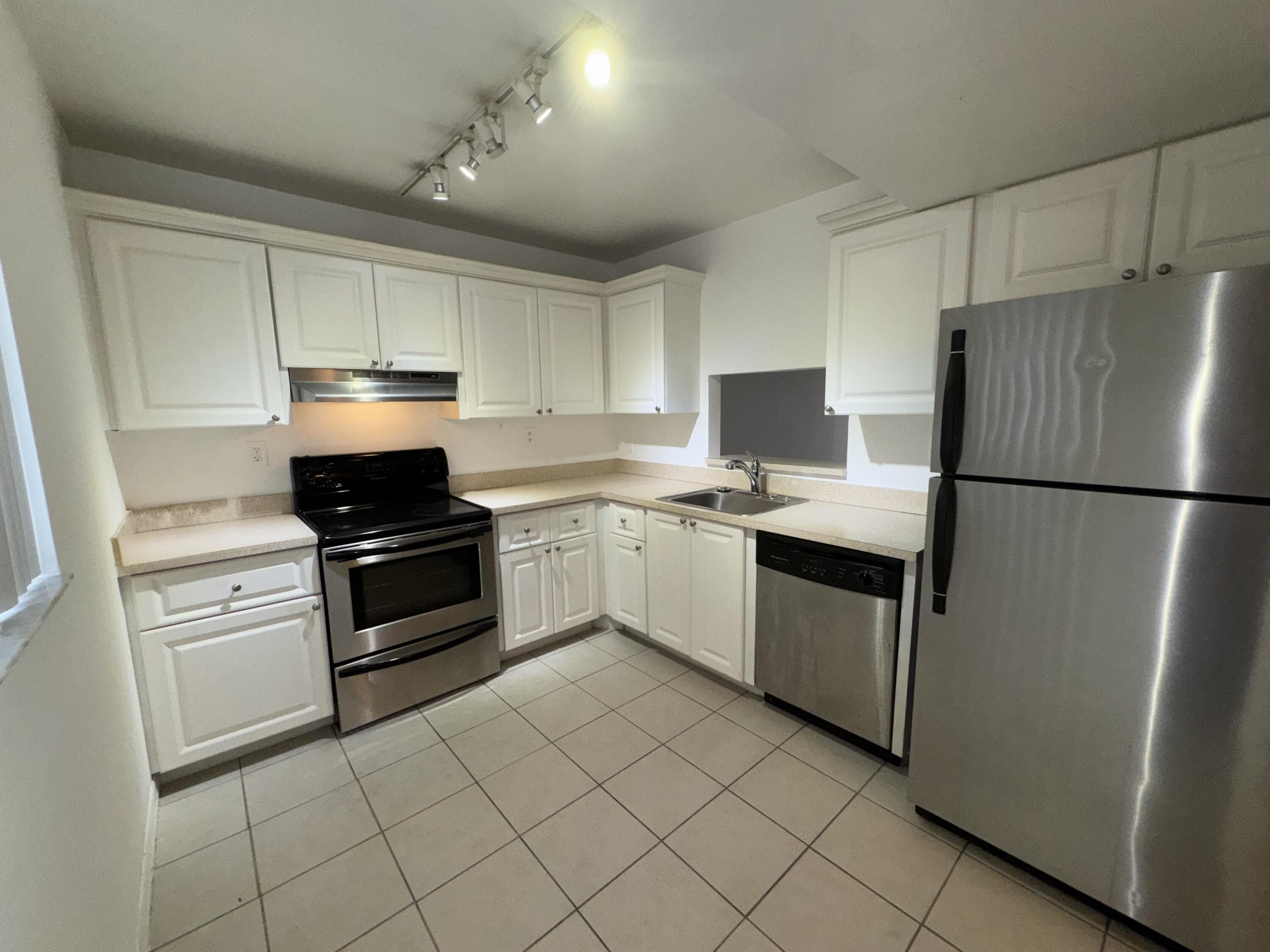 701 N Pine Island Road 105, Plantation, FL 33324 — photo 2 of 23