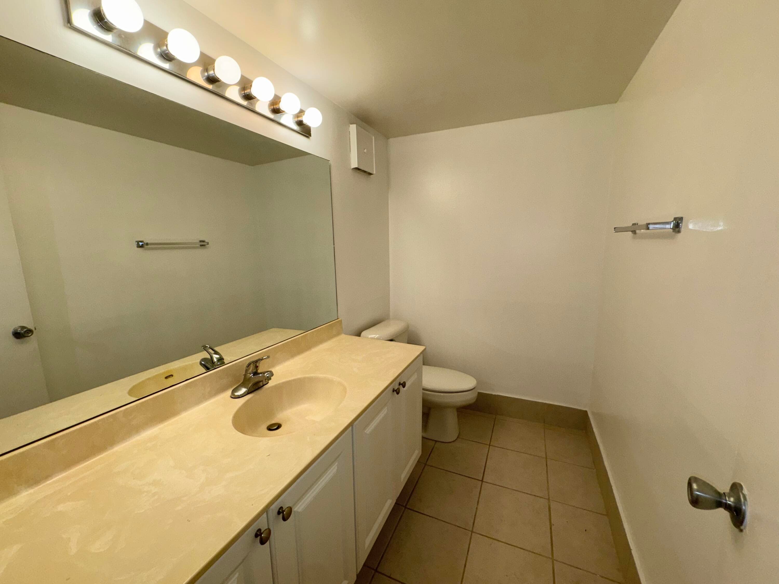 701 N Pine Island Road 105, Plantation, FL 33324 — photo 16 of 23