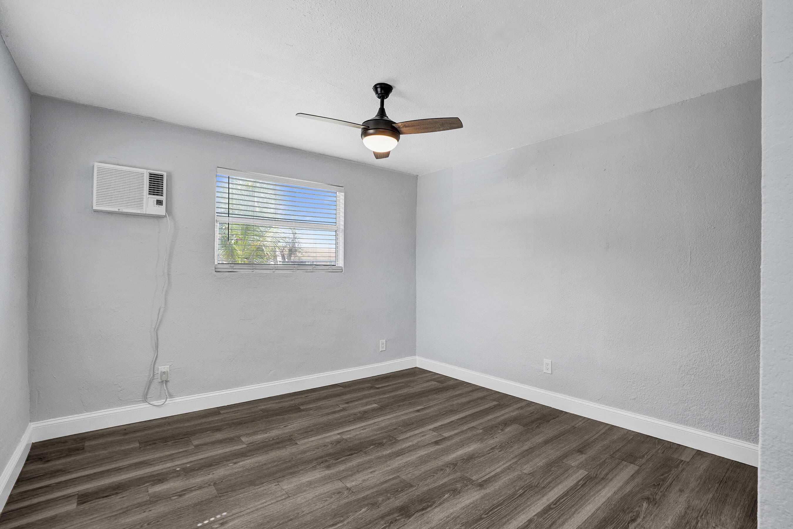 2261 NW 2nd Street, Pompano Beach, FL 33069 — photo 7 of 25