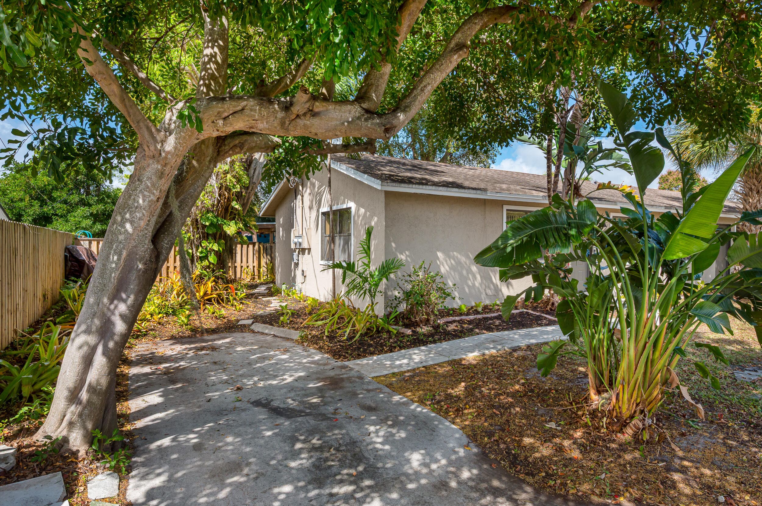 1010 NE 16th Street NE, Fort Lauderdale, FL 33304 — photo 1 of 28
