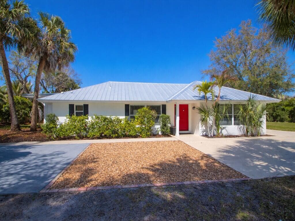 527 E Causeway Boulevard, Vero Beach, FL 32963 — photo