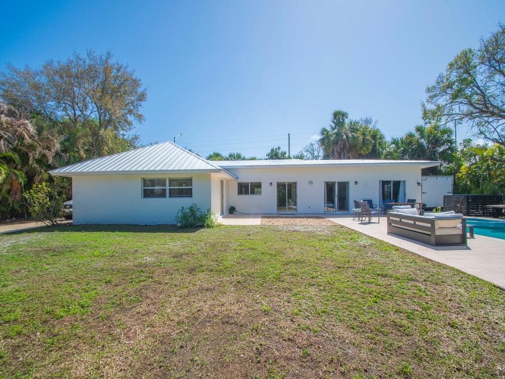 527 E Causeway Boulevard, Vero Beach, FL 32963 — photo 18 of 29