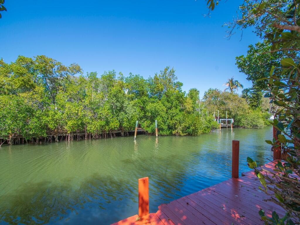 527 E Causeway Boulevard, Vero Beach, FL 32963 — photo 23 of 29