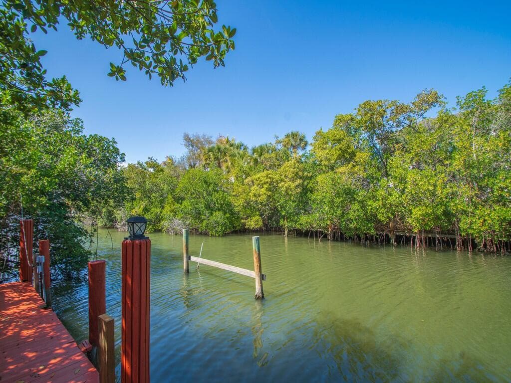 527 E Causeway Boulevard, Vero Beach, FL 32963 — photo 25 of 29