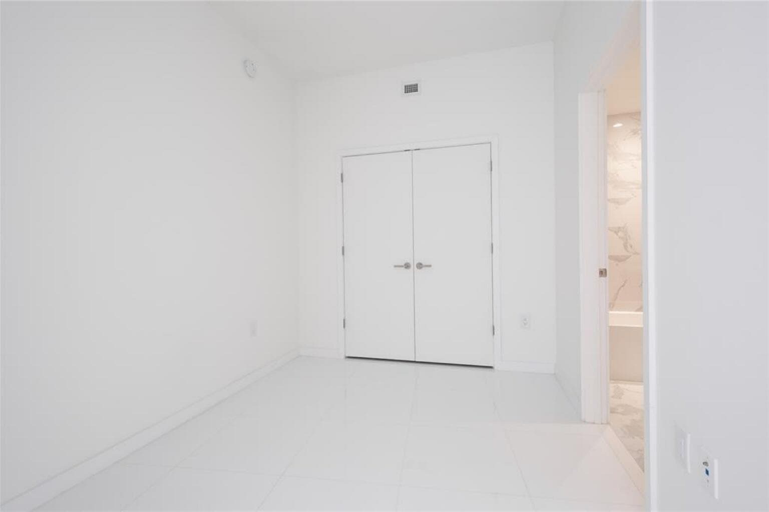 851 NE 1st Avenue 1510, Miami, FL 33130 — photo 13 of 44