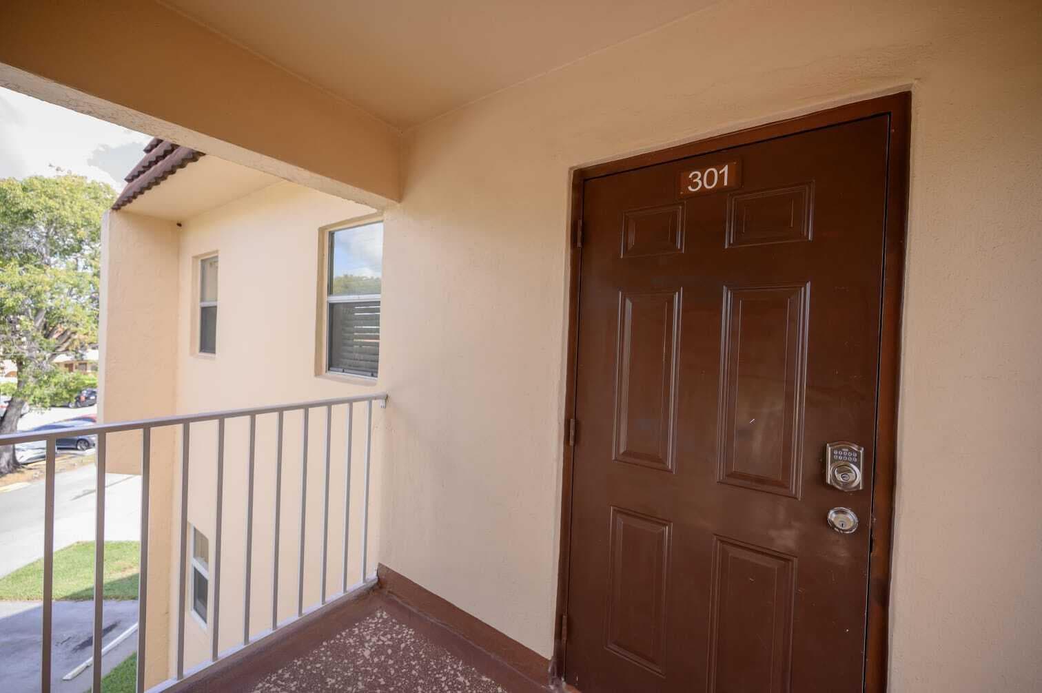 8861 Sunrise Lakes Boulevard Unit 301, Sunrise, FL 33322 — photo 2 of 17
