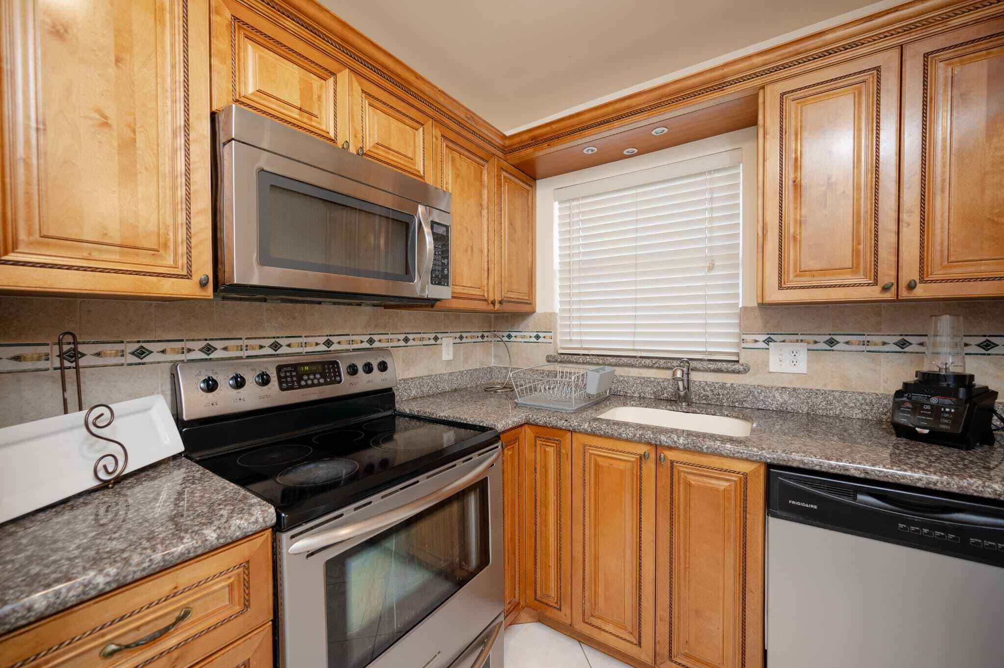 8861 Sunrise Lakes Boulevard Unit 301, Sunrise, FL 33322 — photo 3 of 17