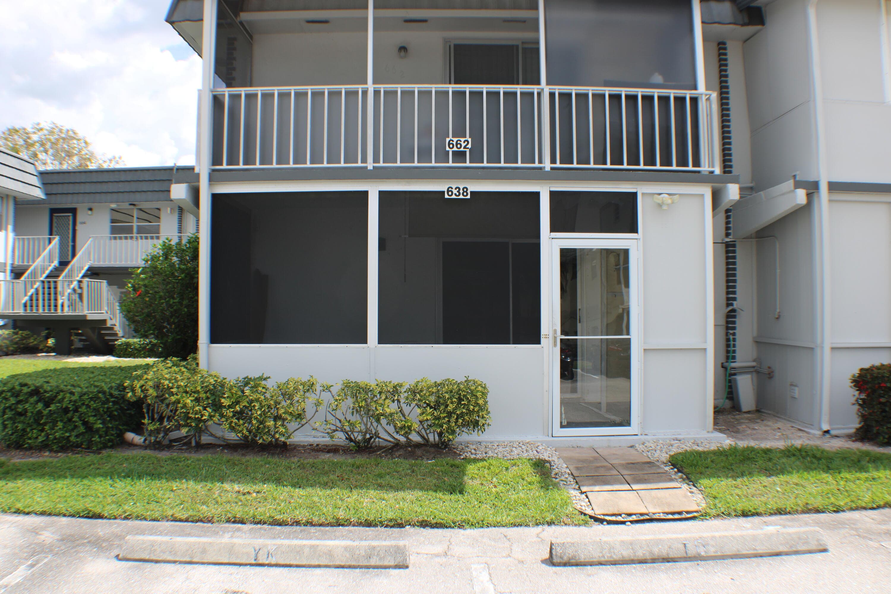 638 Saxony N, Delray Beach, FL 33446 — photo 2 of 10