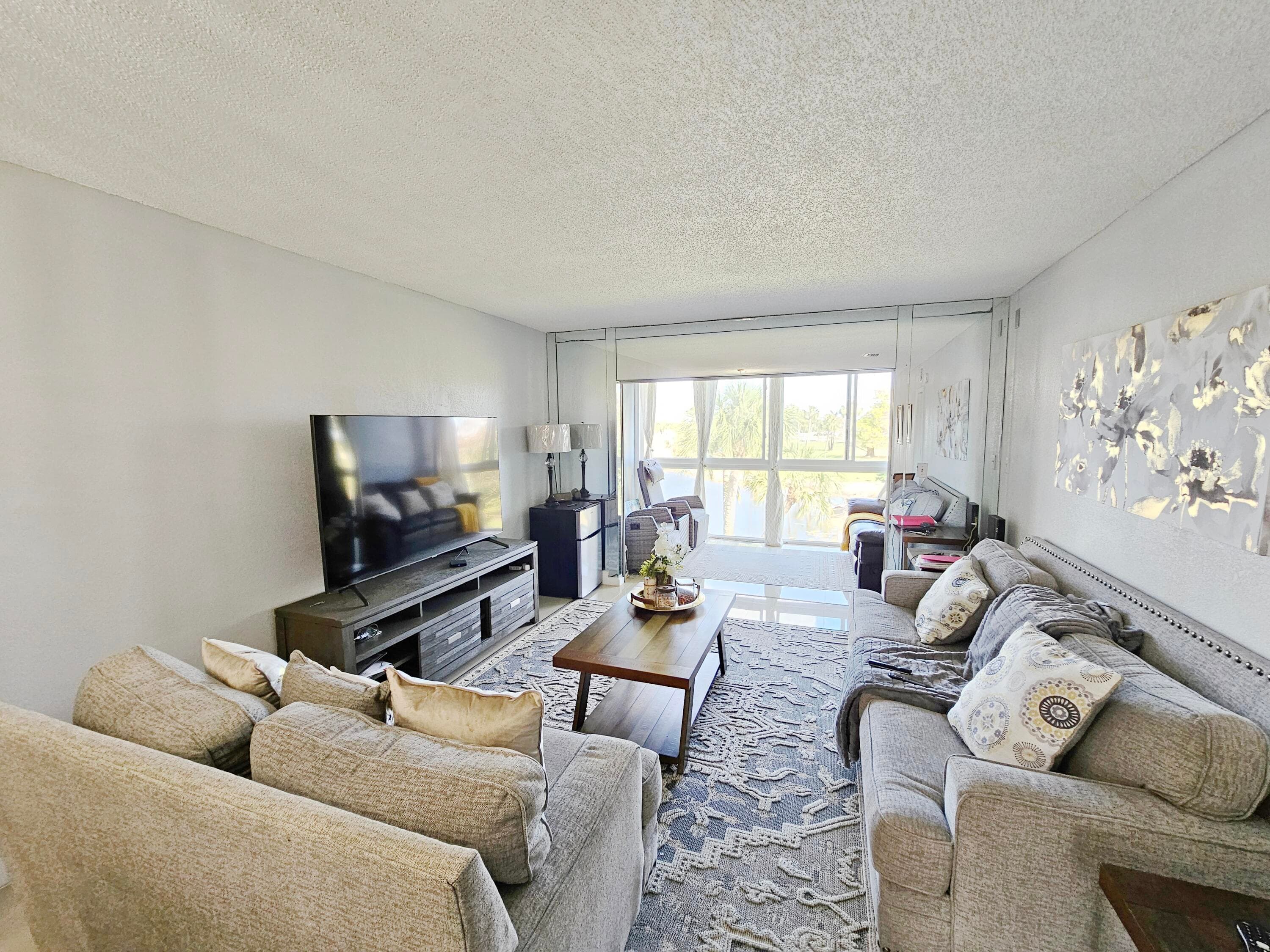 7807 Golf Cir Circle 305, Margate, FL 33063 — photo 4 of 9