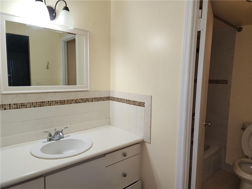7001 Environ Boulevard 604, Lauderhill, FL 33319 — photo 6 of 9