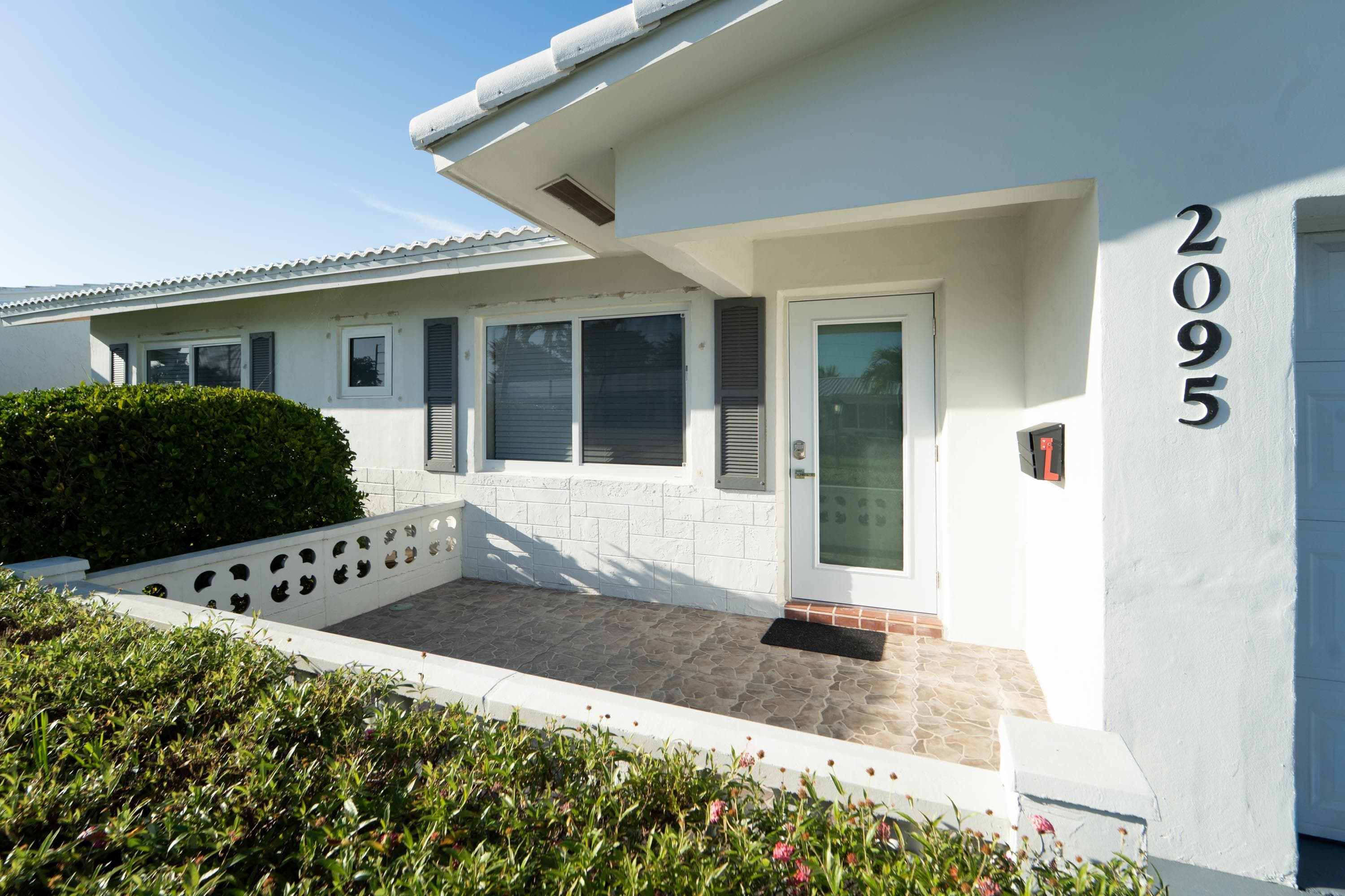 2095 SW 14 Avenue SW, Boynton Beach, FL 33426 — photo 2 of 36