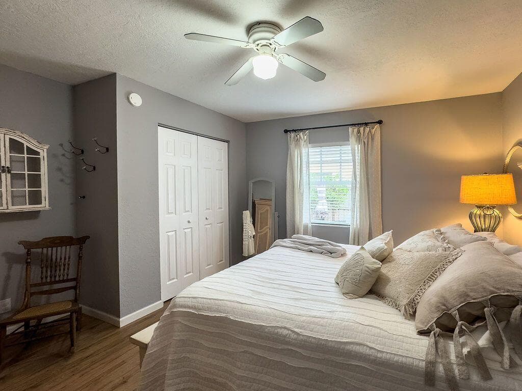 902 NE 34th Street, Oakland Park, FL 33334 — photo 4 of 64