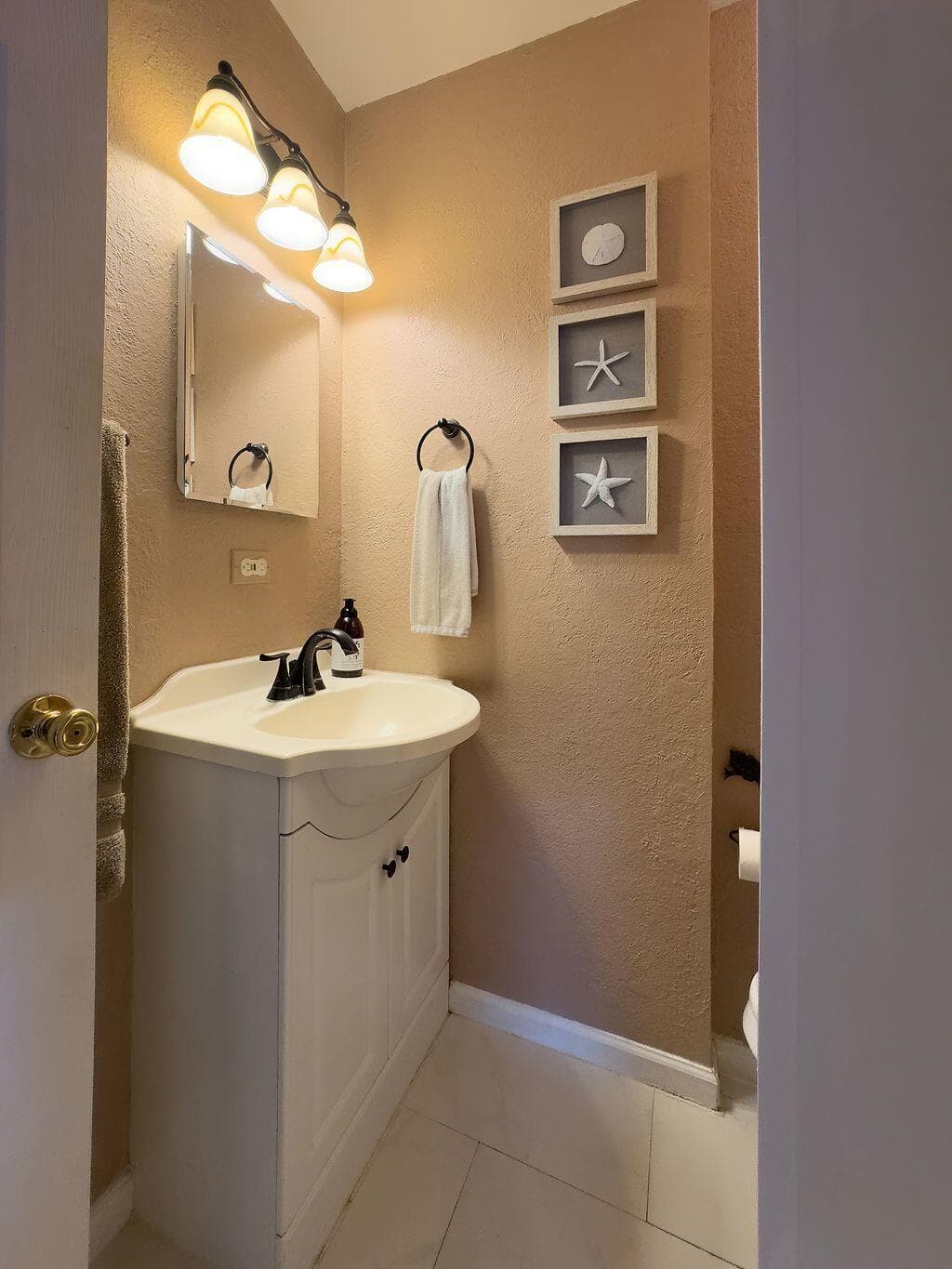 902 NE 34th Street, Oakland Park, FL 33334 — photo 9 of 64