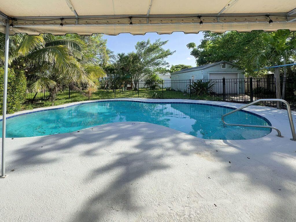 902 NE 34th Street, Oakland Park, FL 33334 — photo 38 of 64