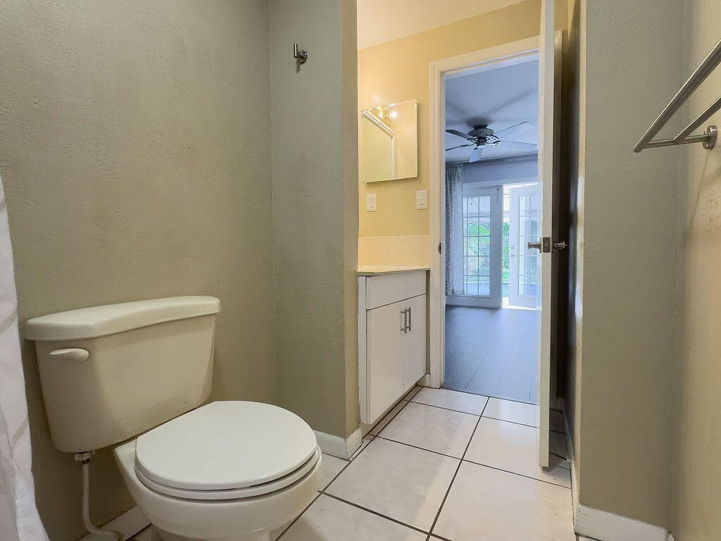 902 NE 34th Street, Oakland Park, FL 33334 — photo 50 of 64