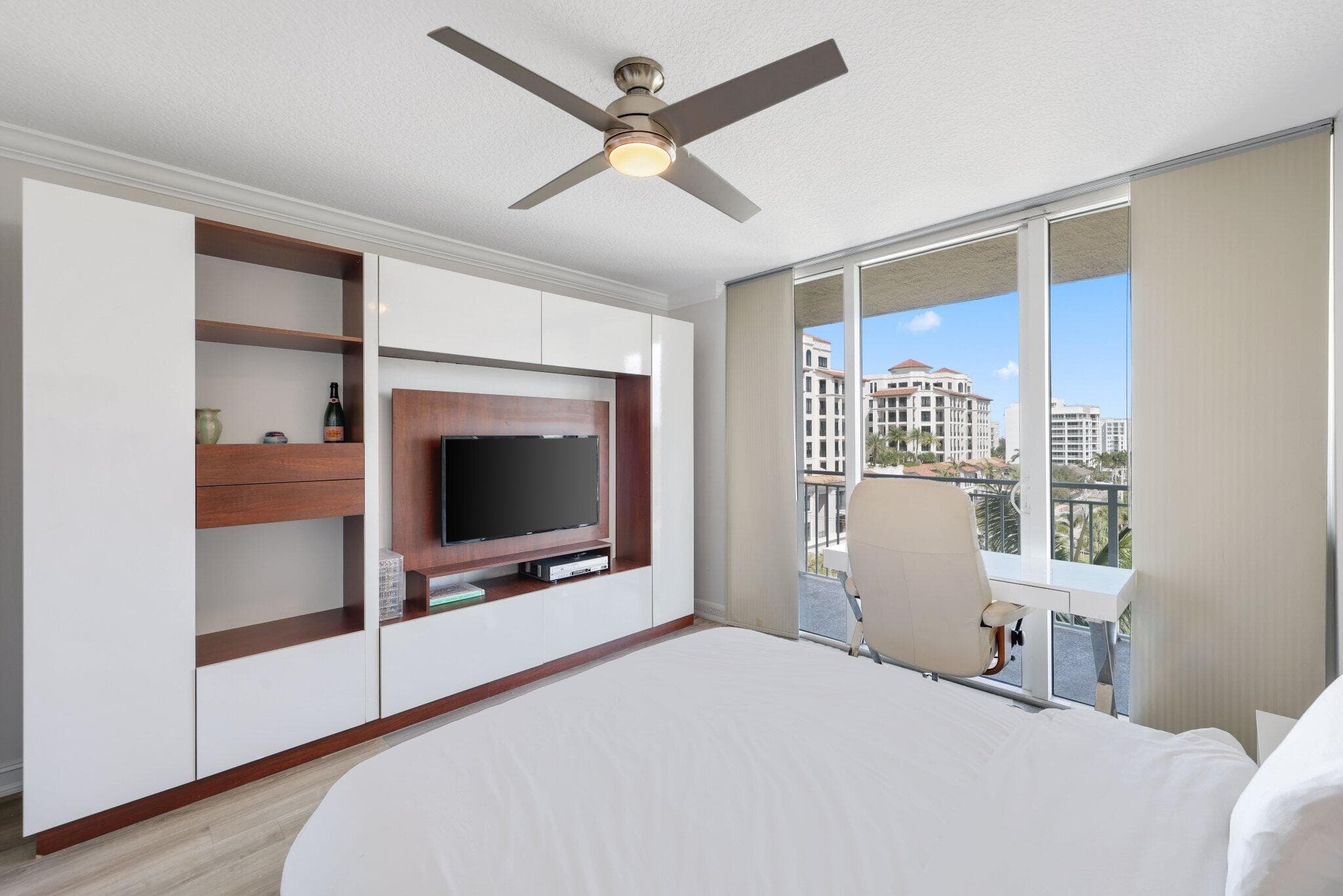 99 SE Mizner Boulevard 609, Boca Raton, FL 33432 — photo 18 of 100