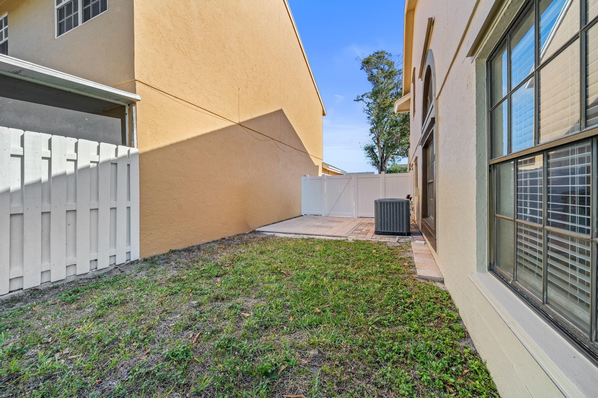 3874 Circle Lake Drive, West Palm Beach, FL 33417 — photo 16 of 38