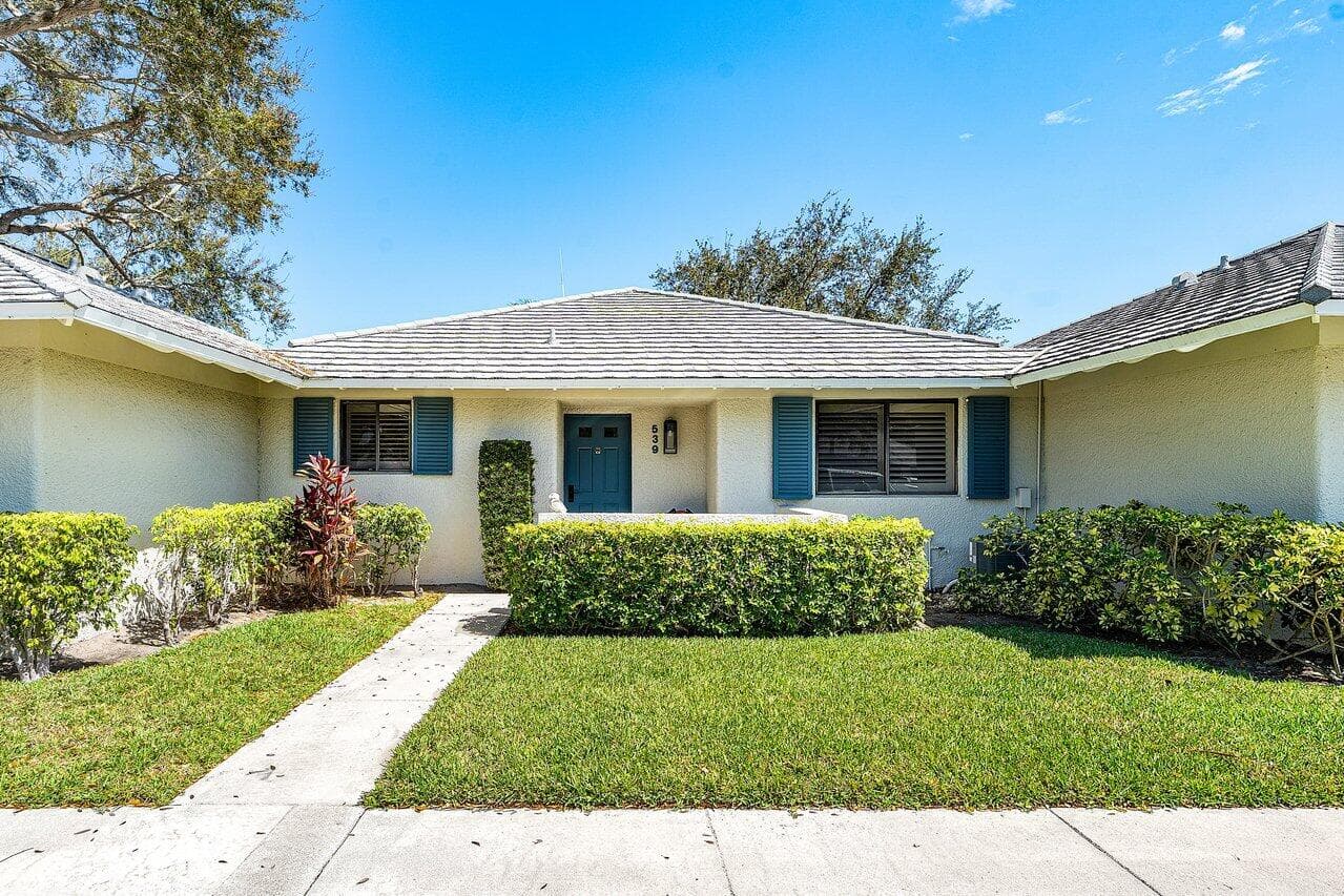 539 Club Drive, Palm Beach Gardens, FL 33418 — photo 1 of 11