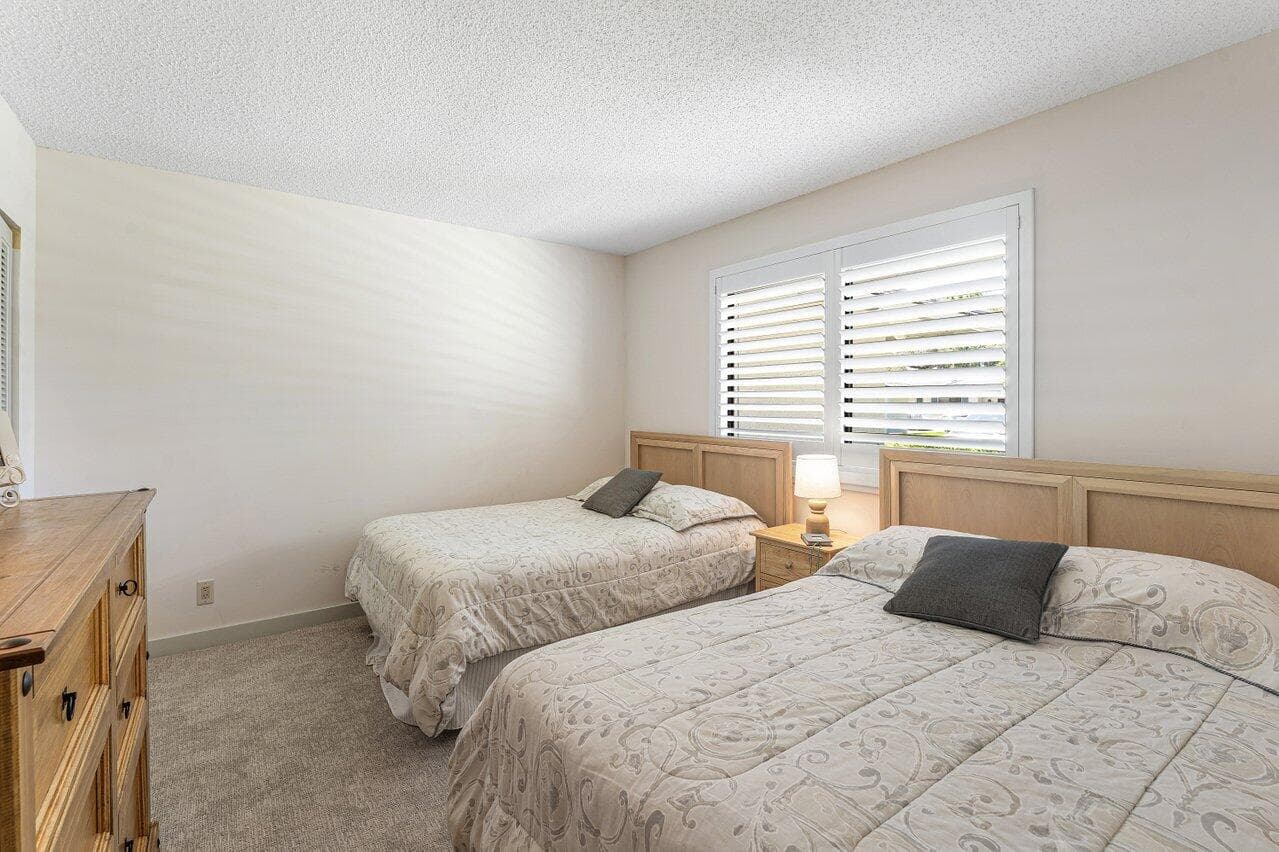 539 Club Drive, Palm Beach Gardens, FL 33418 — photo 9 of 11