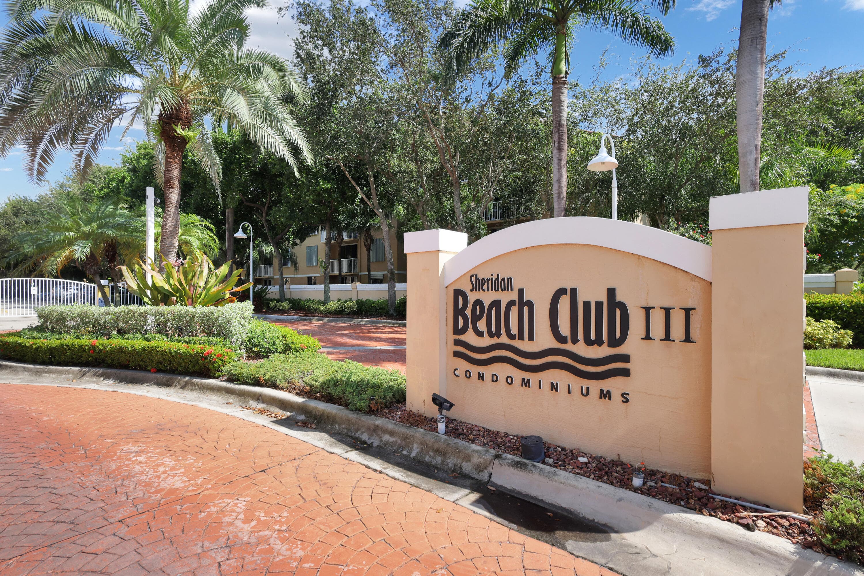 529 E Sheridan Street 2061, Dania Beach, FL 33004 — photo 1 of 33
