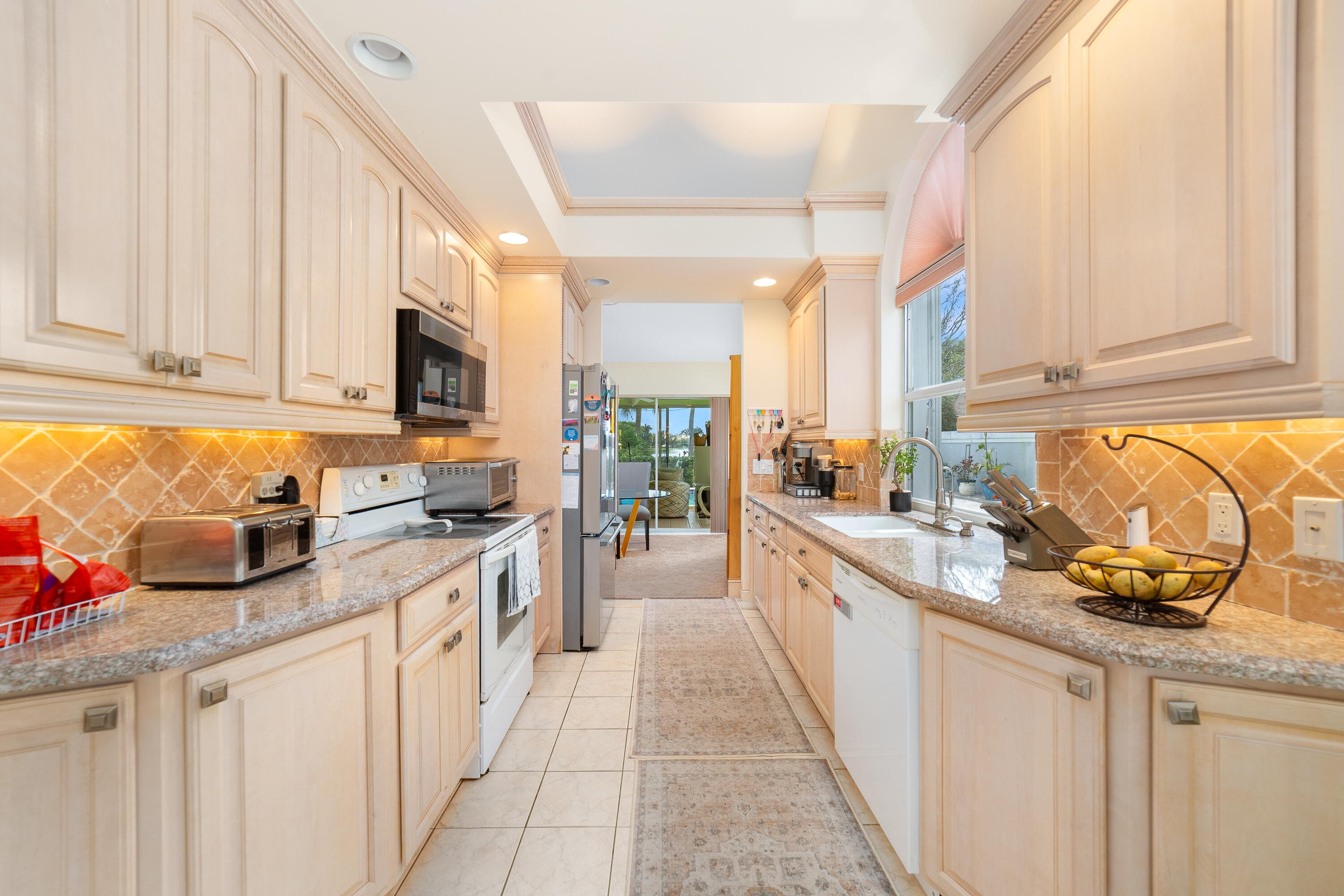 2370 Saratoga Bay Drive, West Palm Beach, FL 33409 — photo 12 of 46
