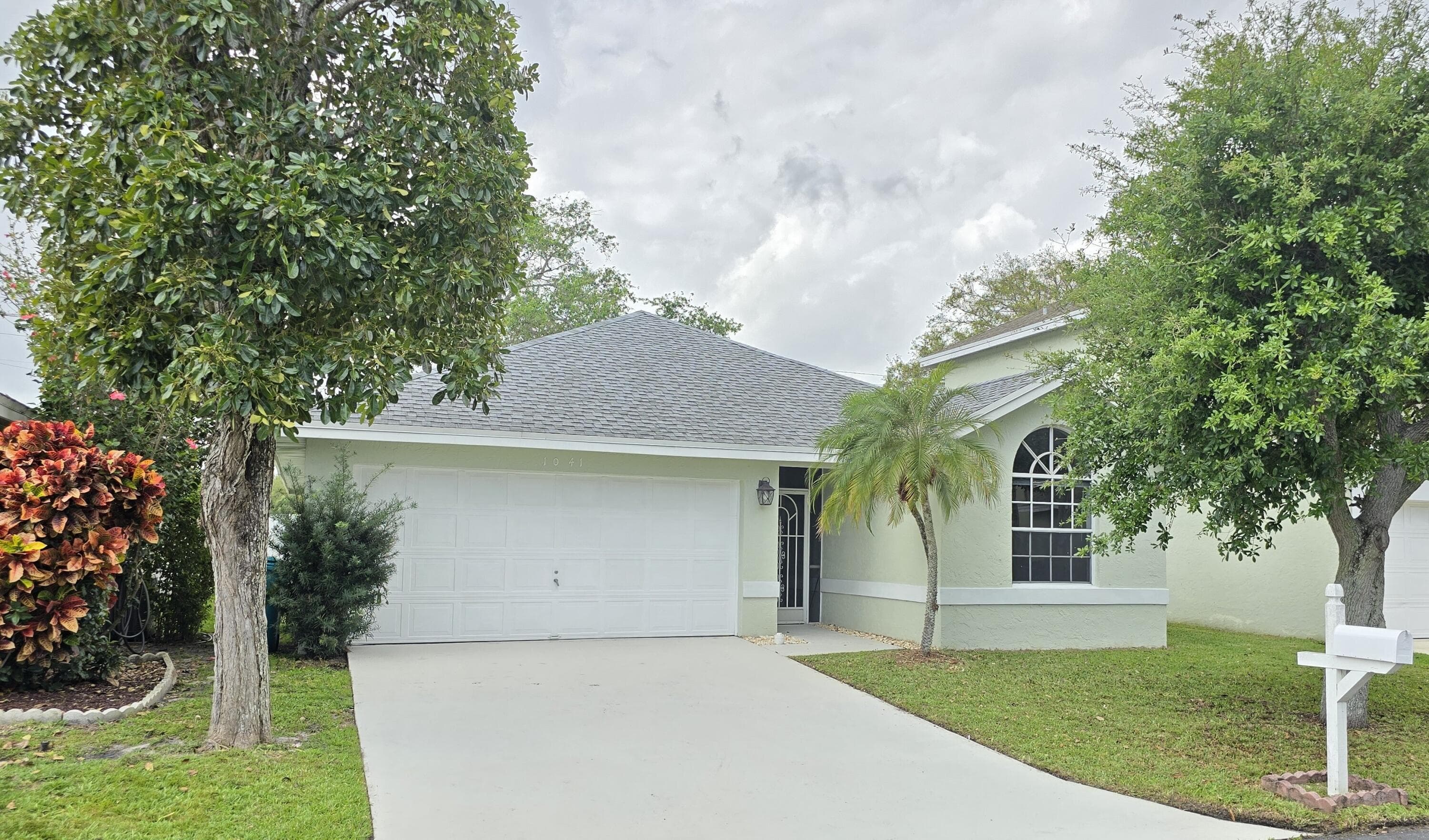 1041 Fairfax Circle W, Boynton Beach, FL 33436 — photo 1 of 19
