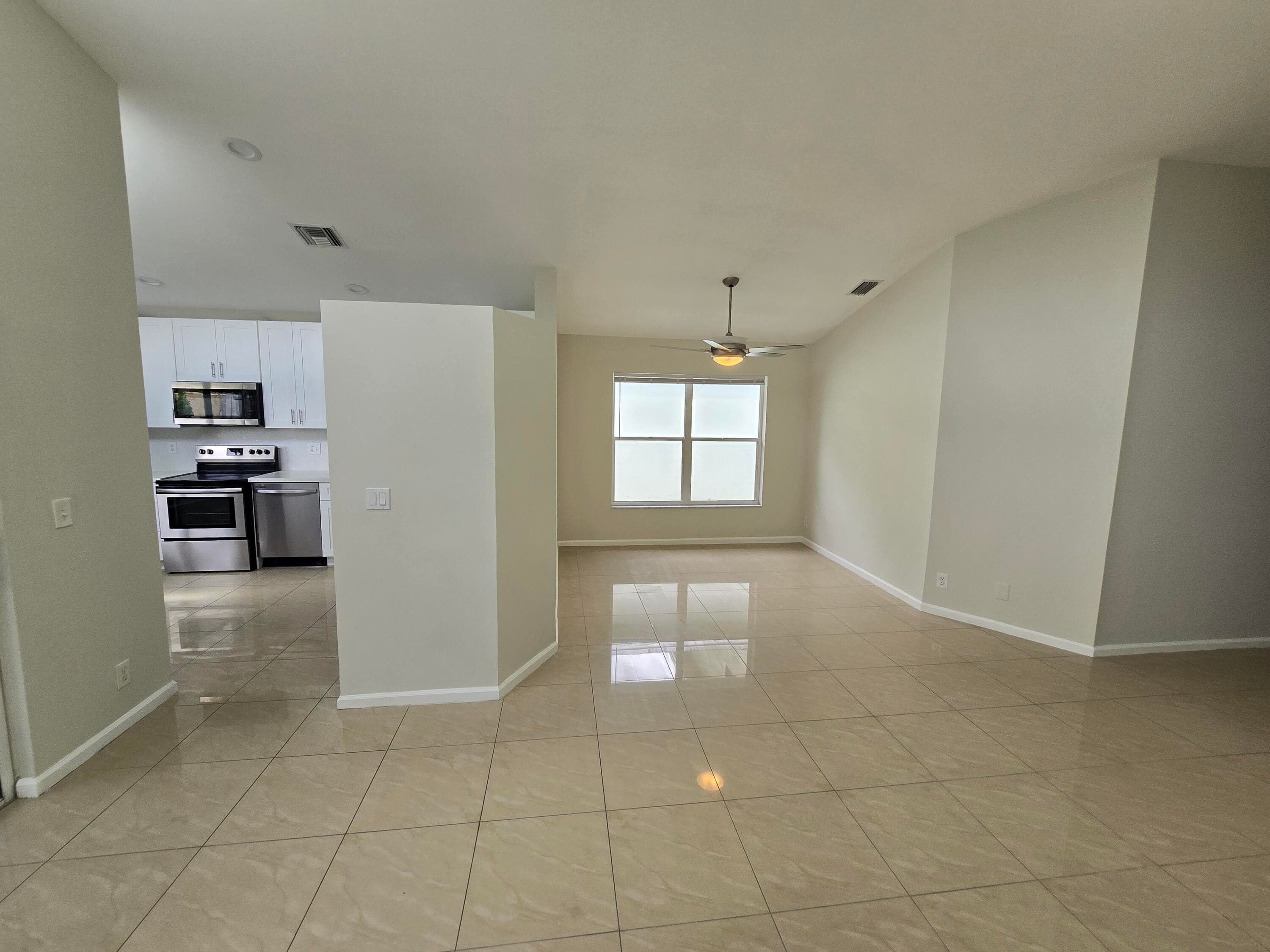 1041 Fairfax Circle W, Boynton Beach, FL 33436 — photo 3 of 19