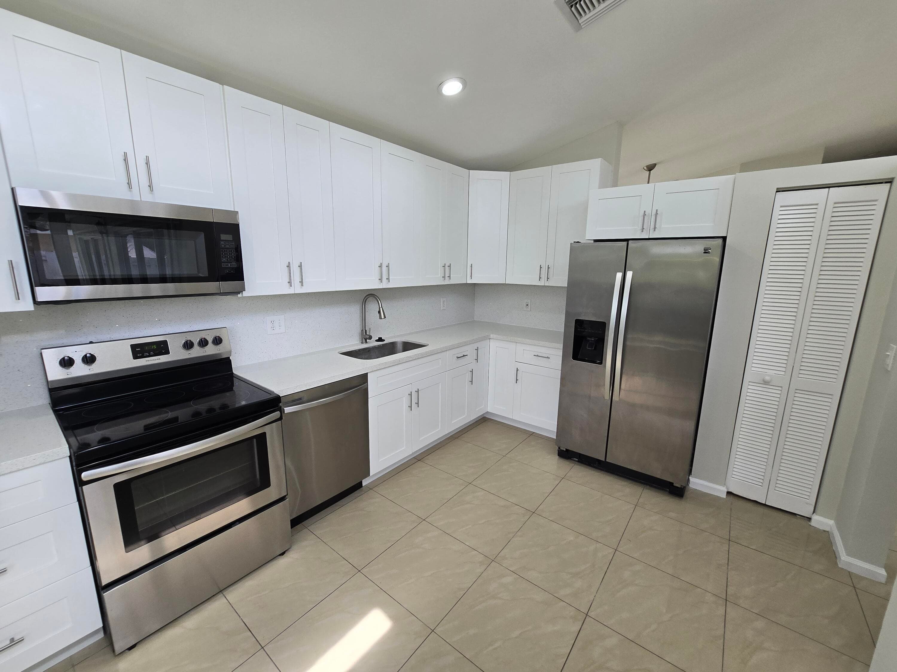 1041 Fairfax Circle W, Boynton Beach, FL 33436 — photo 4 of 19