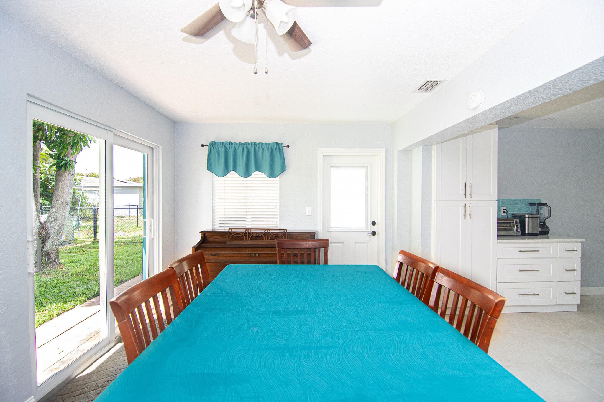 5711 NW 48th Avenue, Tamarac, FL 33319 — photo 10 of 37