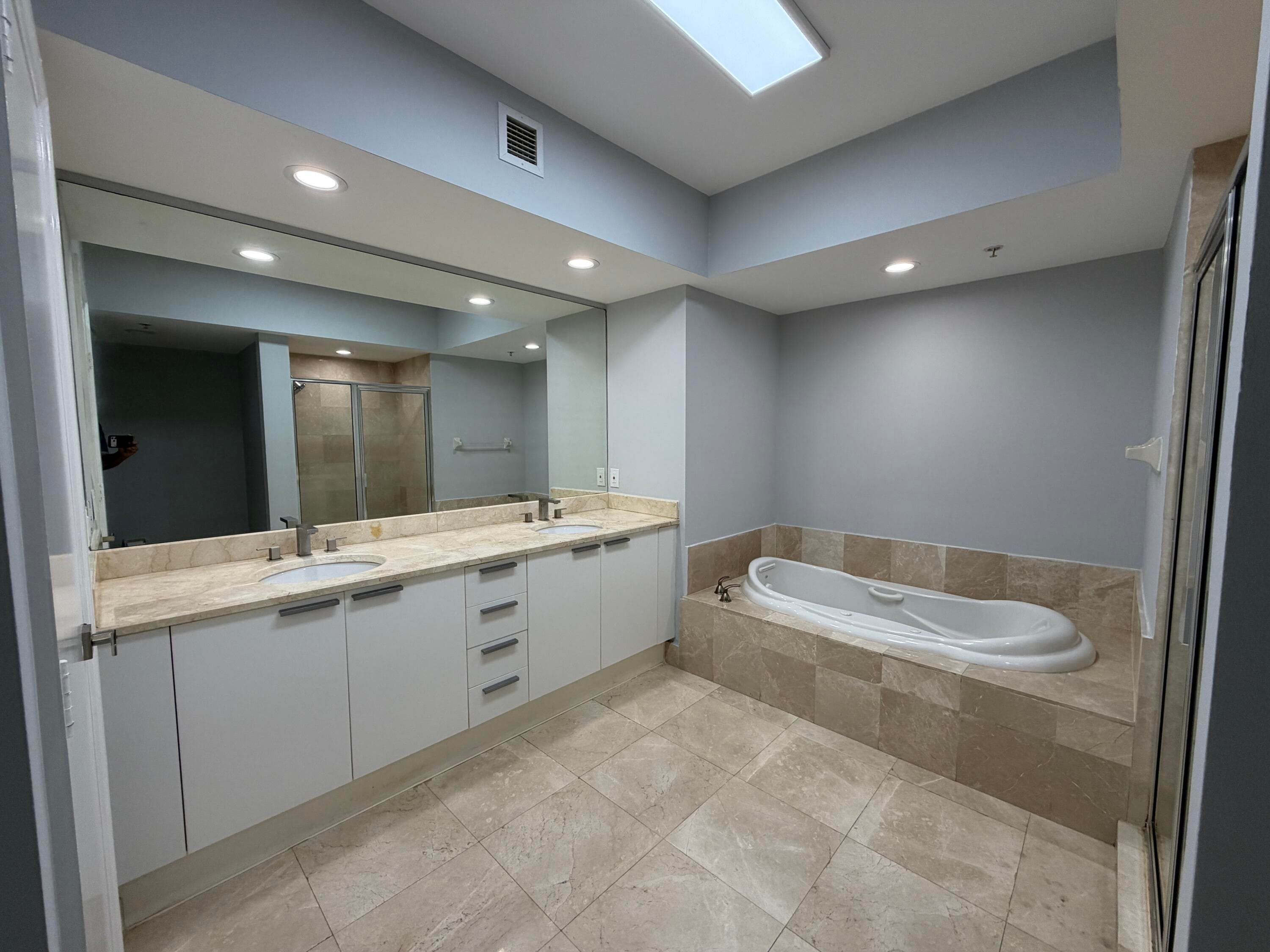 15051 Royal Oaks Lane 1603, North Miami, FL 33181 — photo 14 of 29