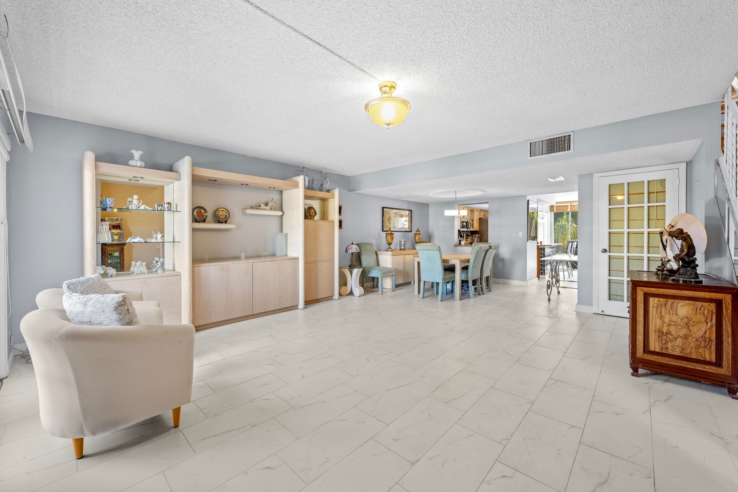 2212 NE 7th Street, Hallandale Beach, FL 33009 — photo 4 of 22