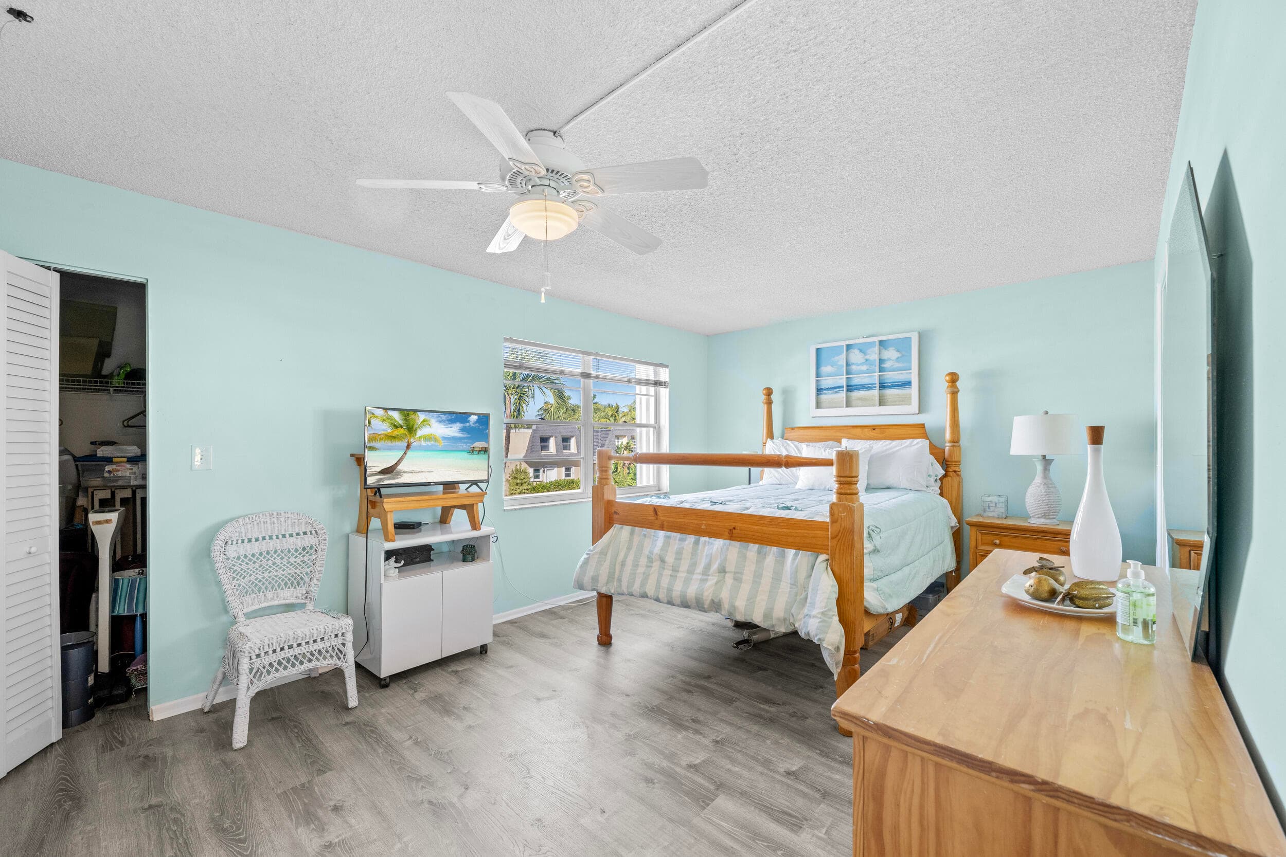 2212 NE 7th Street, Hallandale Beach, FL 33009 — photo 17 of 22