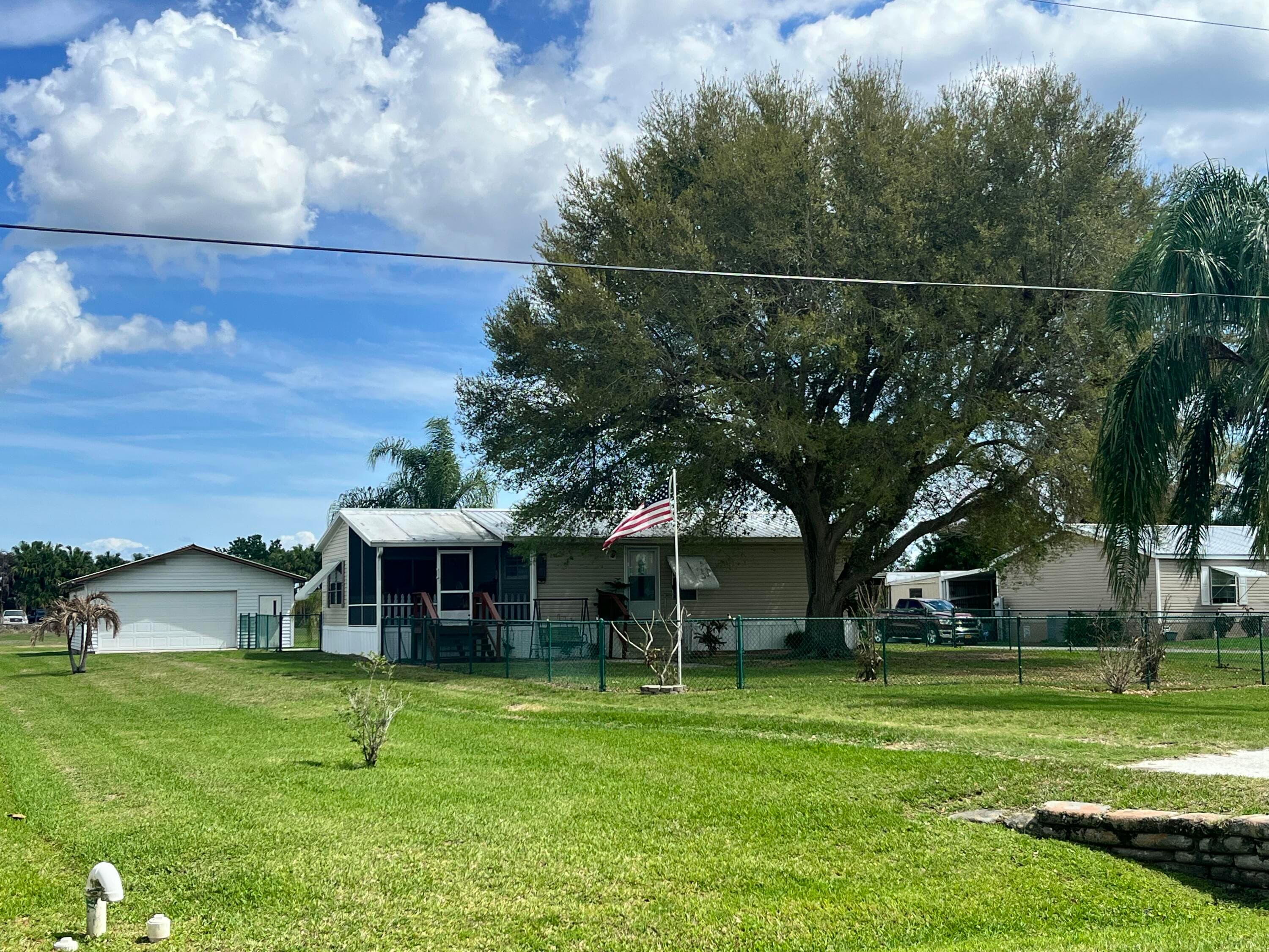 4064 SW 9th Way, Okeechobee, FL 34974 — photo 1 of 39