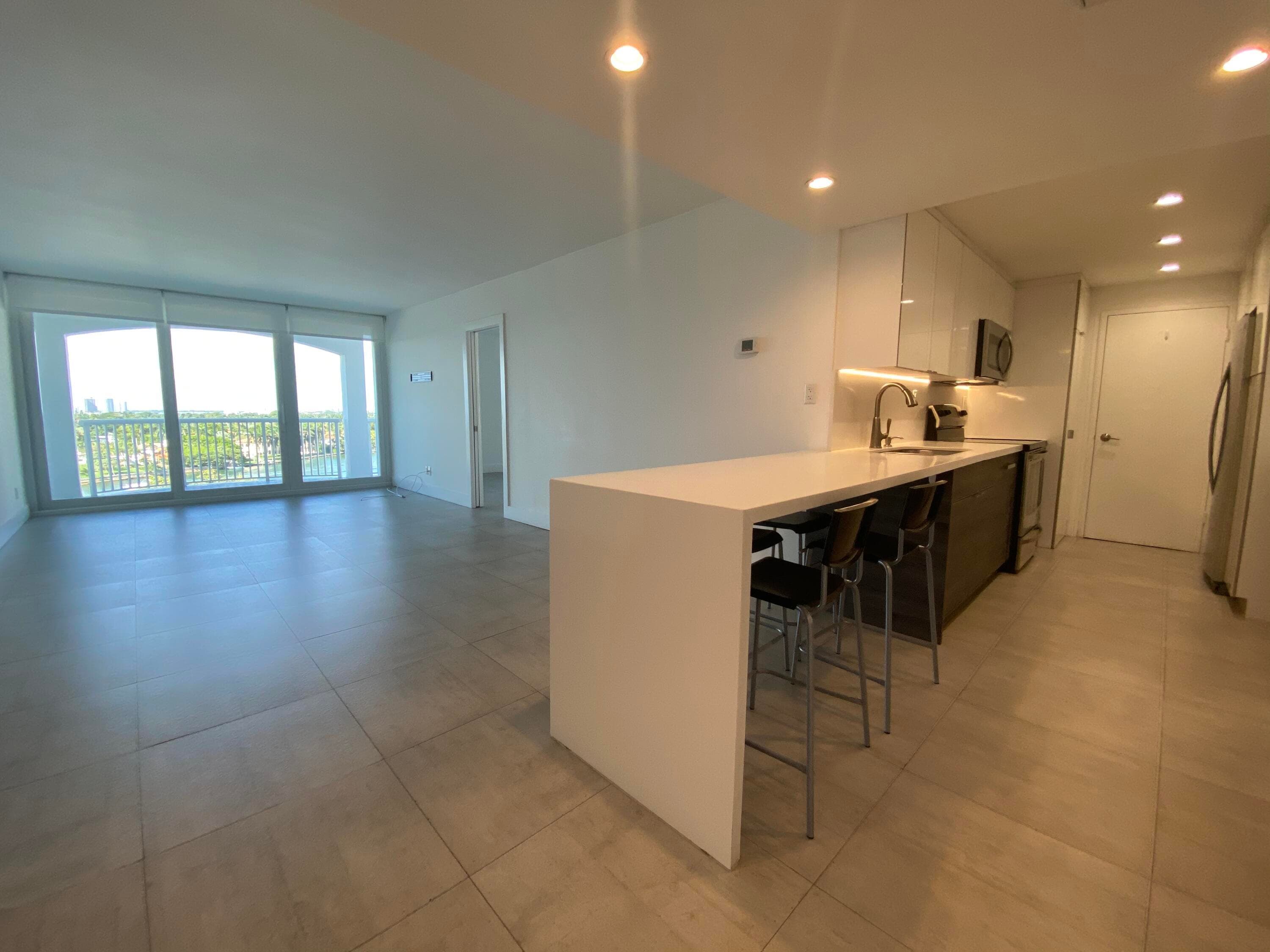 5401 Collins Avenue 620, Miami Beach, FL 33140 — photo 3 of 36